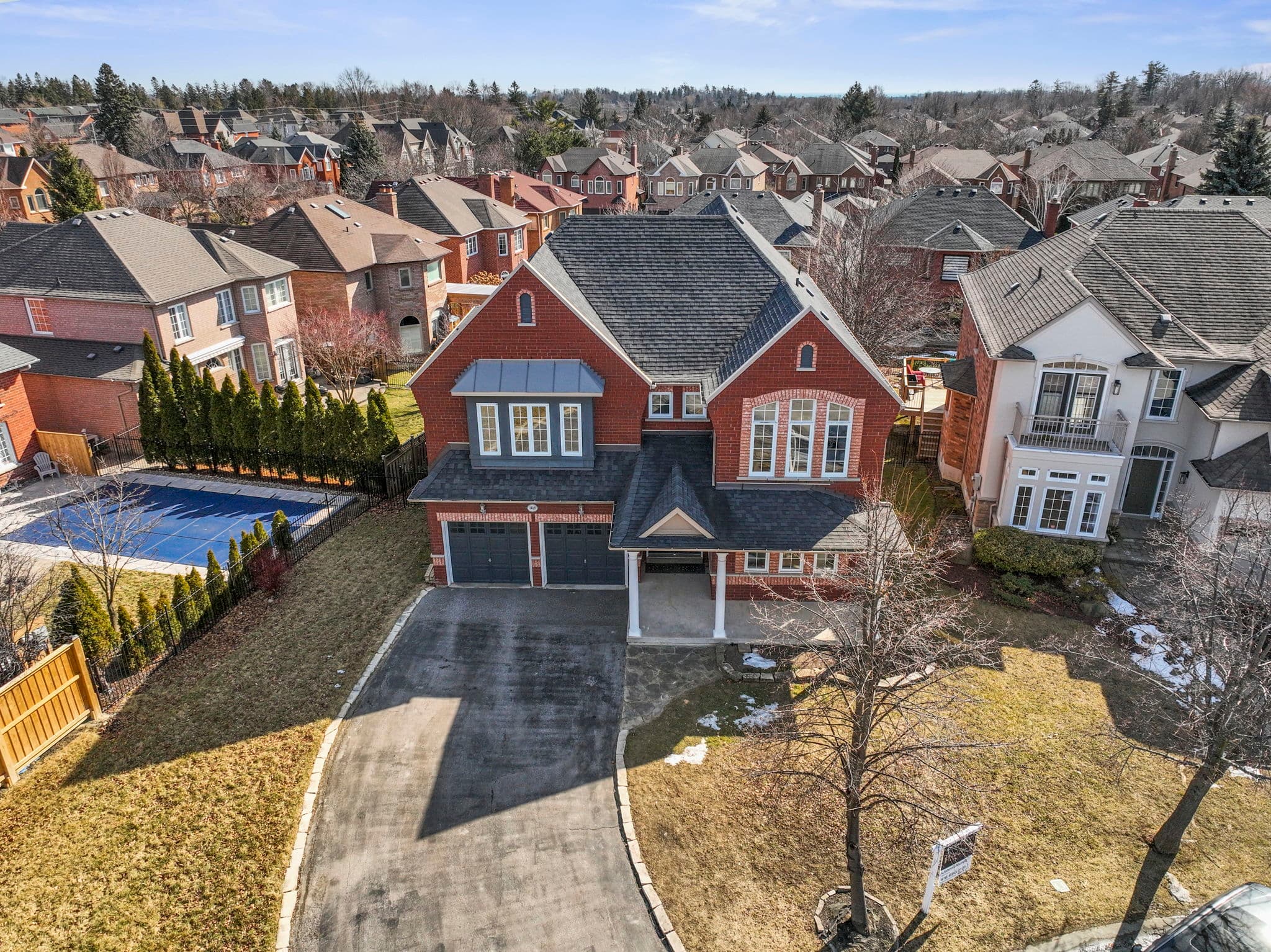 1419 Stonehampton Ct Pickering, ON L1V 7C9