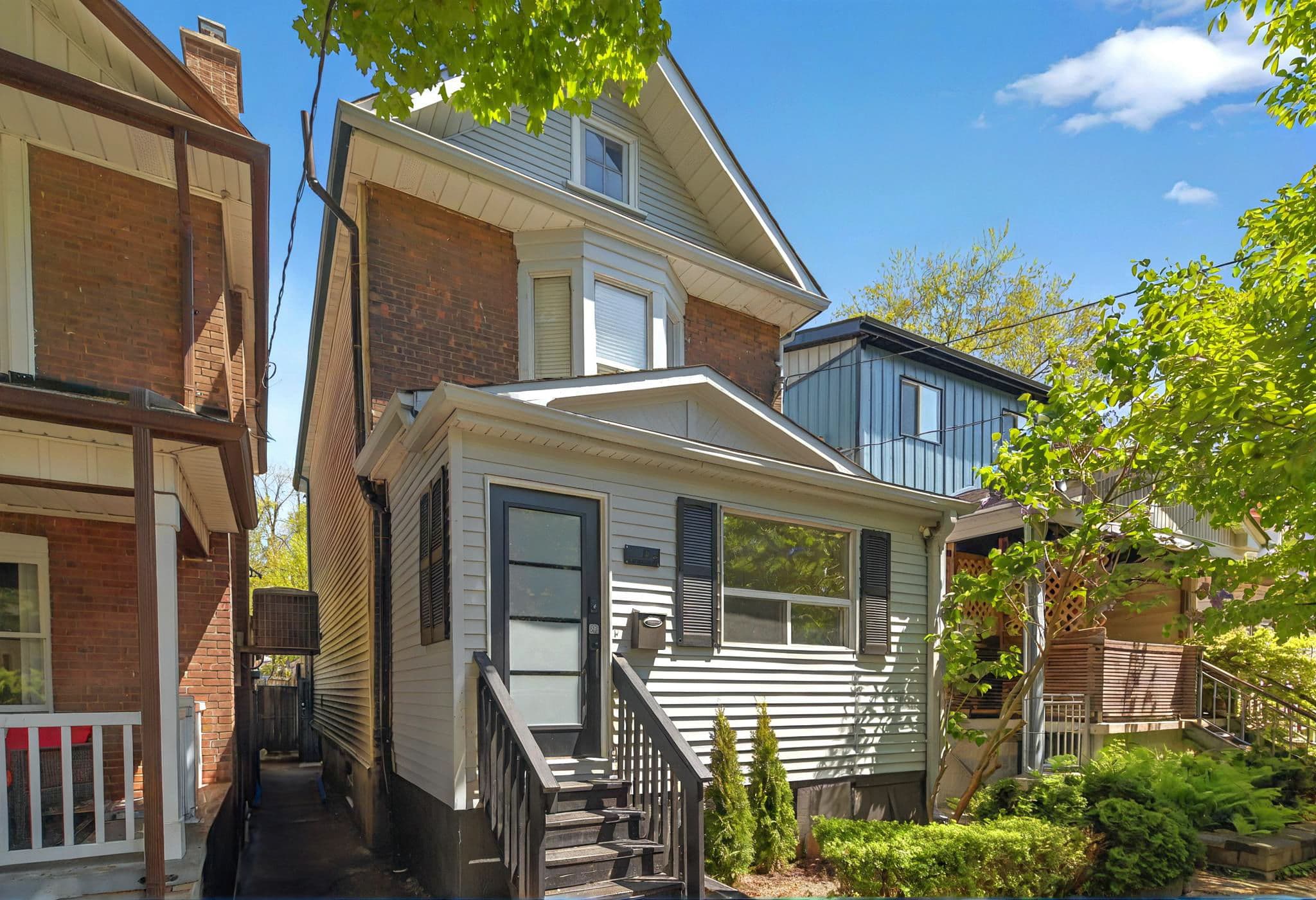 143 Parkmount Rd Toronto, ON M4J 4V3