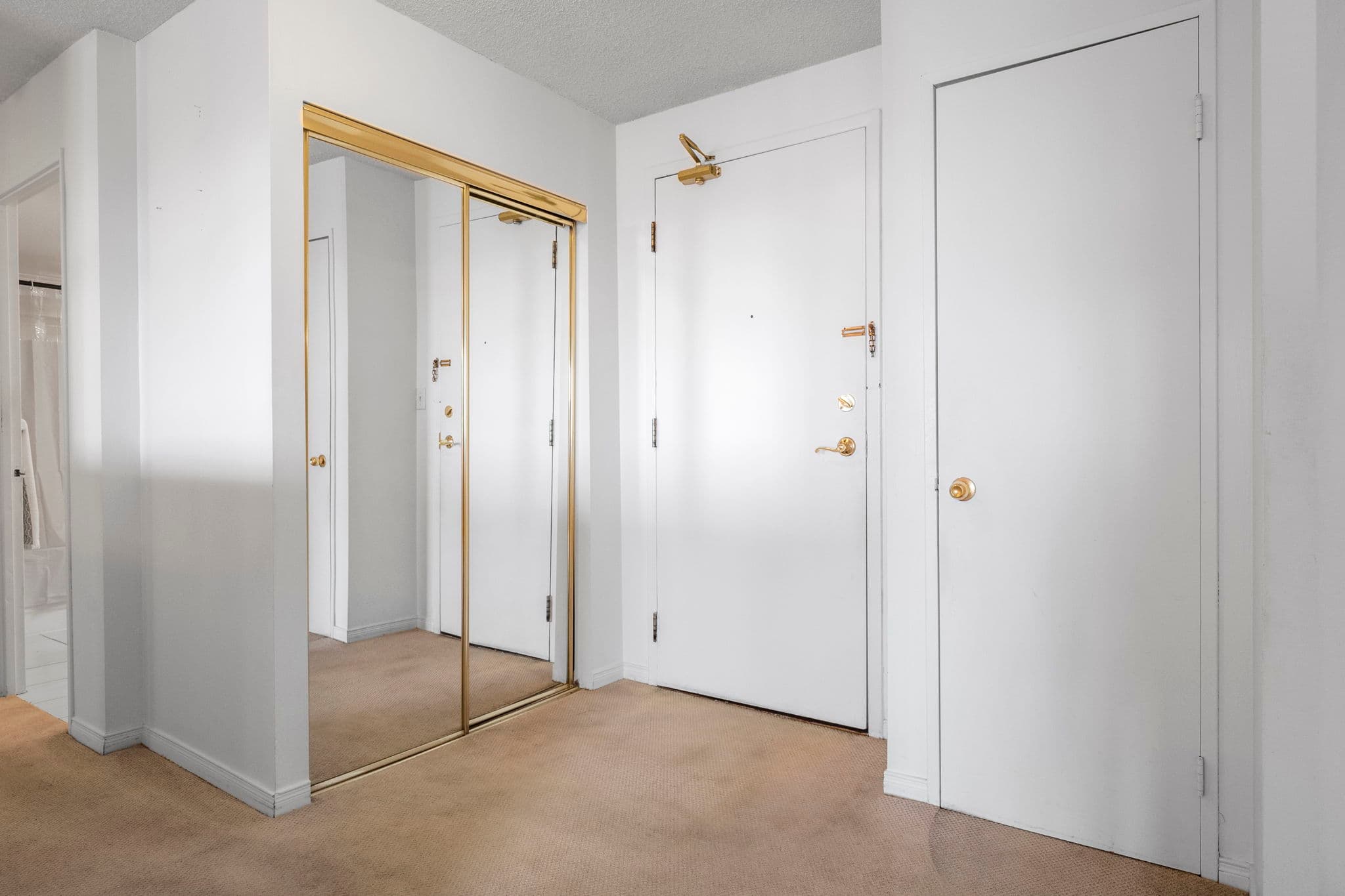 145 Hillcrest Ave 715 Mississauga, ON L5B 3Z1