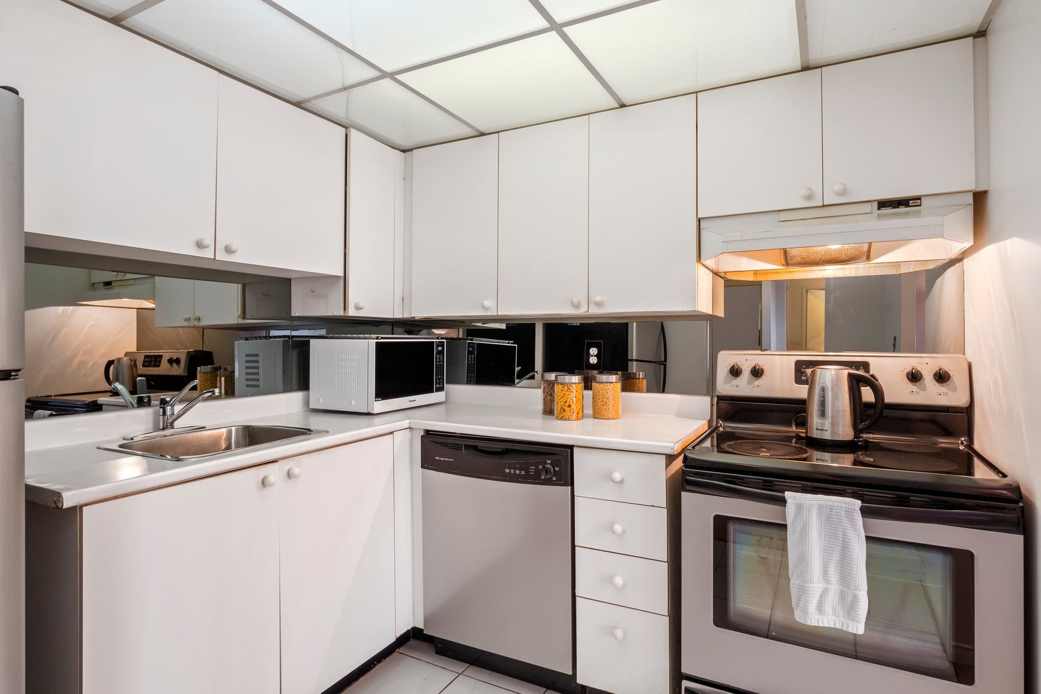 145 Hillcrest Ave 715 Mississauga, ON L5B 3Z1