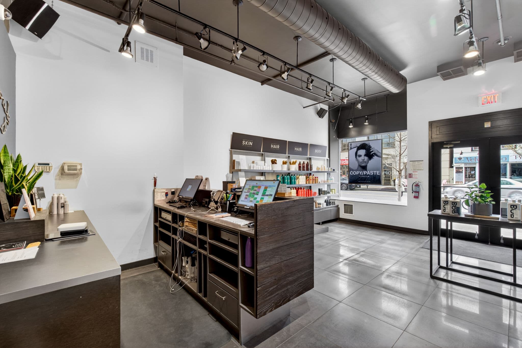 145 Lakeshore Rd E Oakville, ON L6J 1H3
