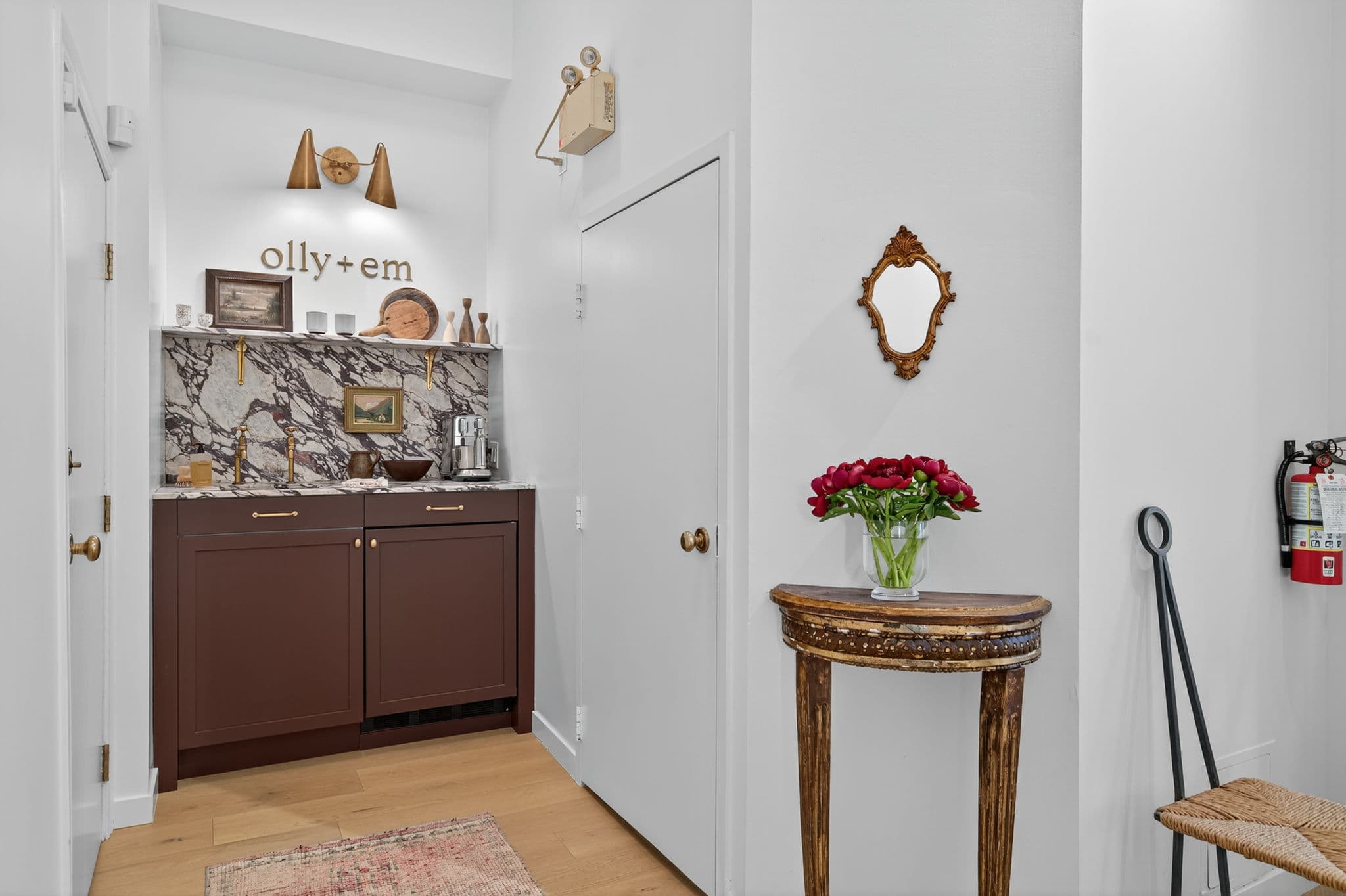145 Lakeshore Rd E Unit 200 Oakville, ON L6J 1H3