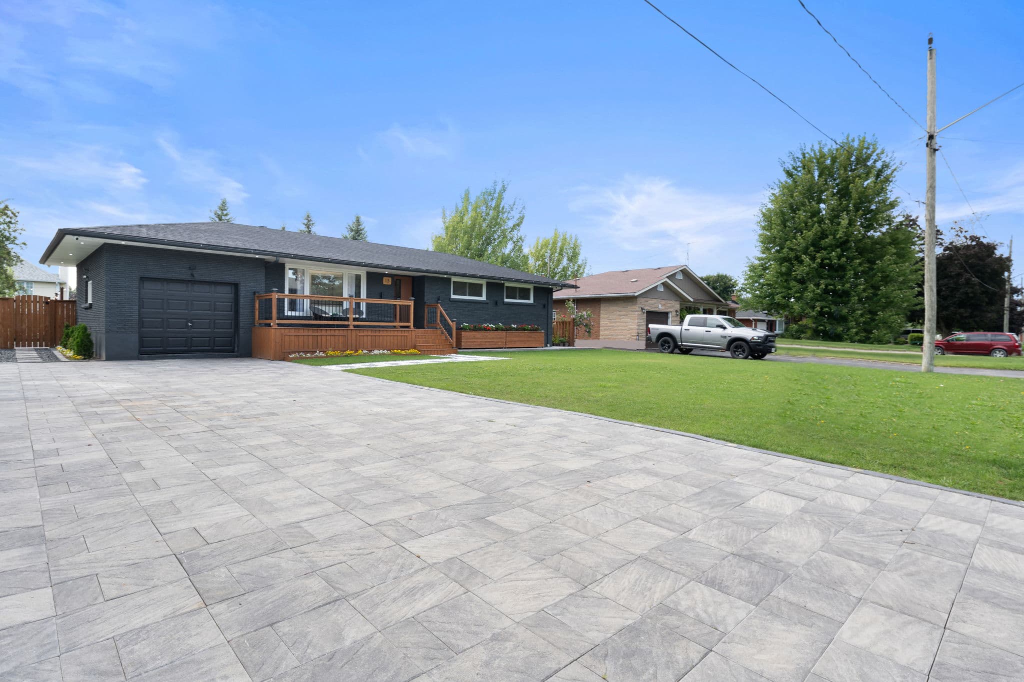 15 Andres St Niagara-on-the-Lake, ON L0S 1J0