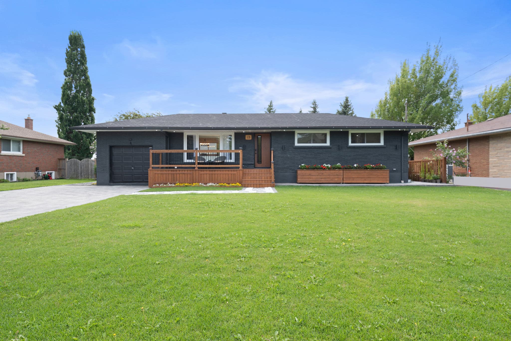 15 Andres St Niagara-on-the-Lake, ON L0S 1J0