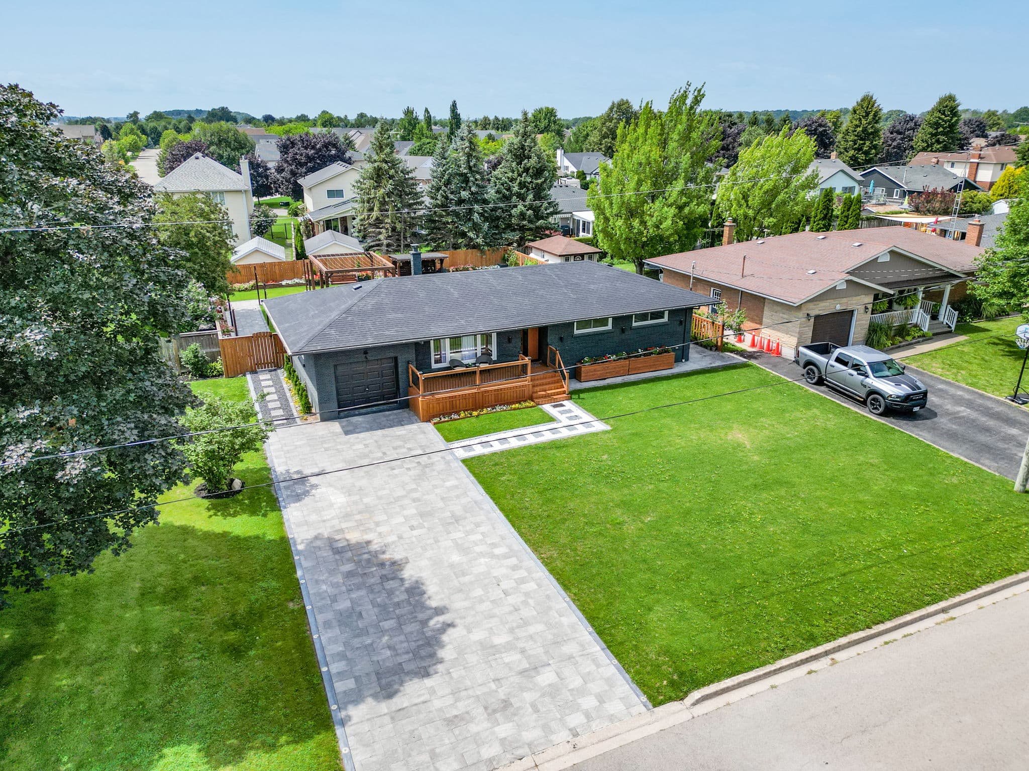 15 Andres St Niagara-on-the-Lake, ON L0S 1J0