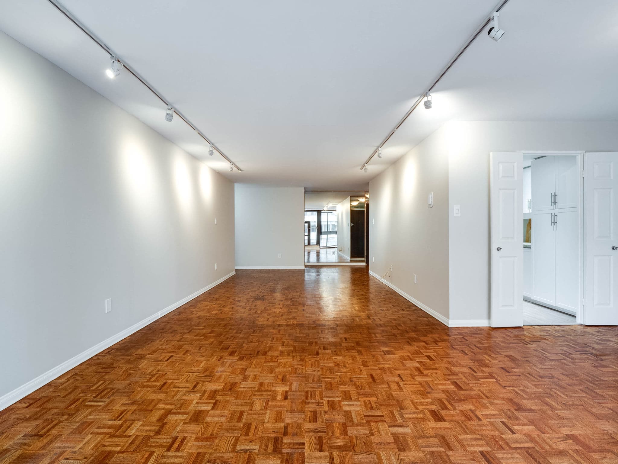 15 McMurrich St Unit 1005 Toronto, ON M5R 3M6