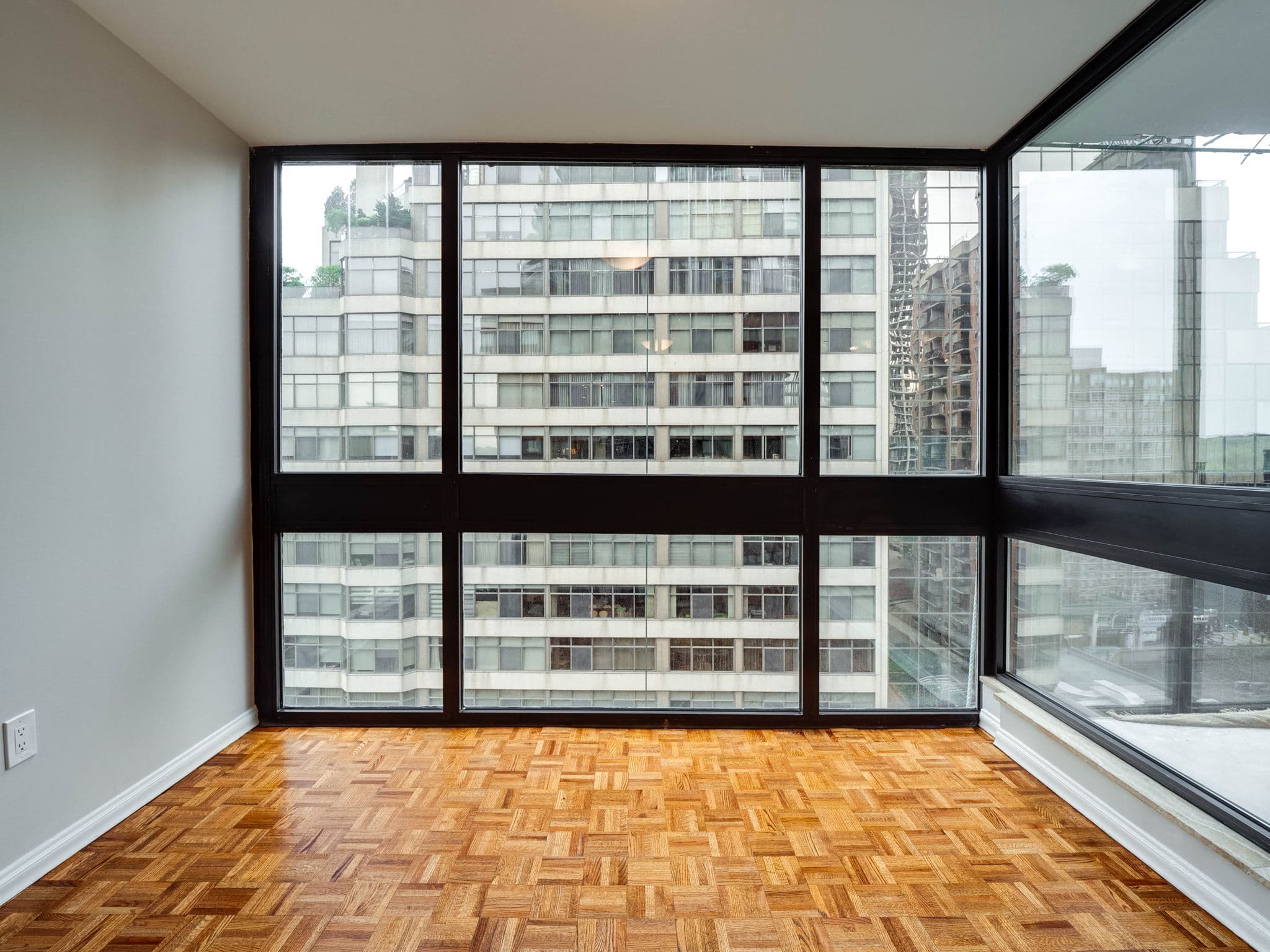 15 McMurrich St Unit 1005 Toronto, ON M5R 3M6