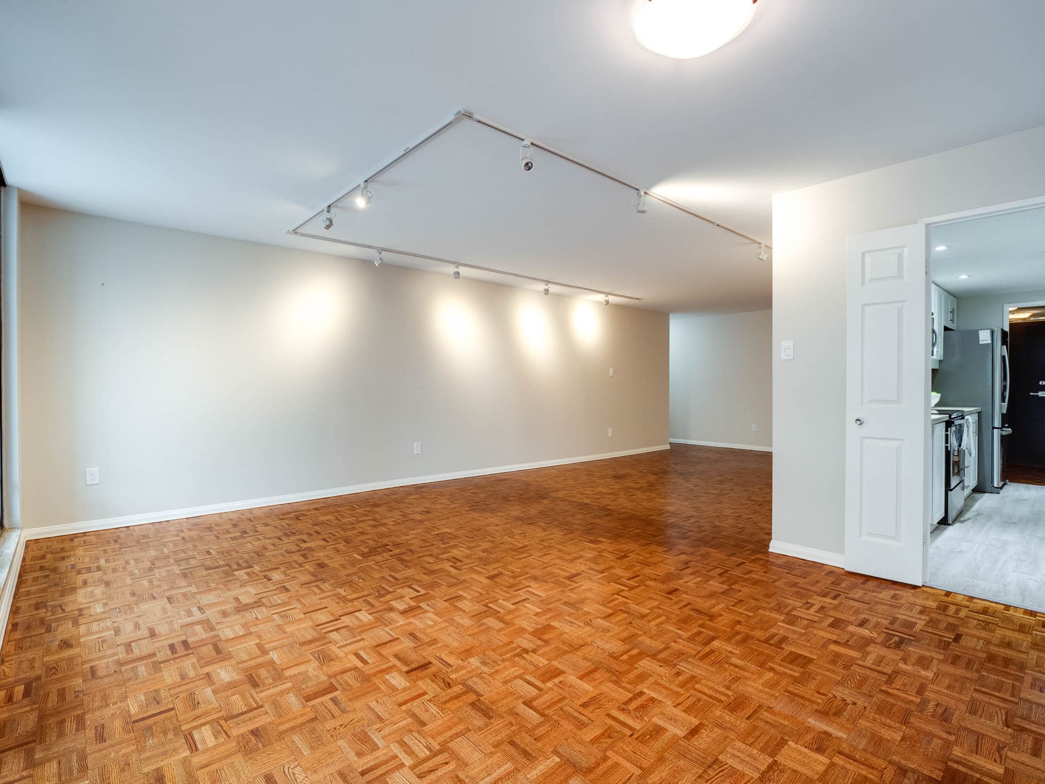 15 McMurrich St Unit 1005 Toronto, ON M5R 3M6