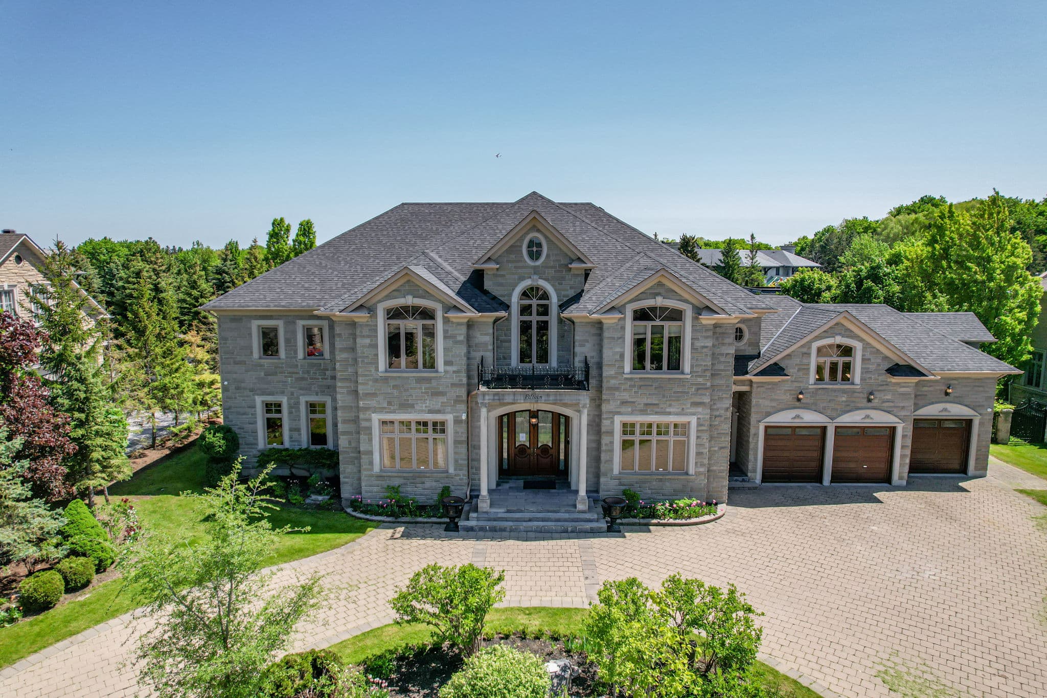 15 Muzich Pl Vaughan, ON L4L 9C5