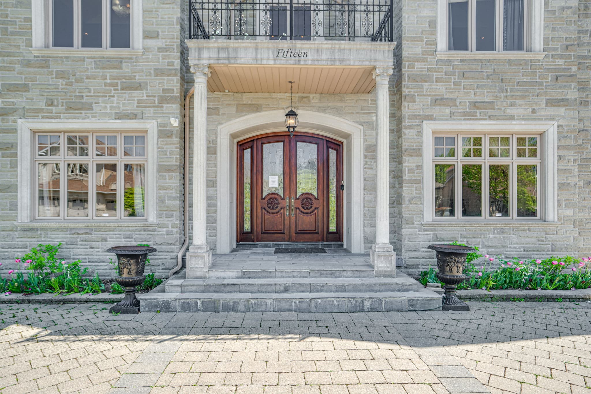 15 Muzich Pl Vaughan, ON L4L 9C5