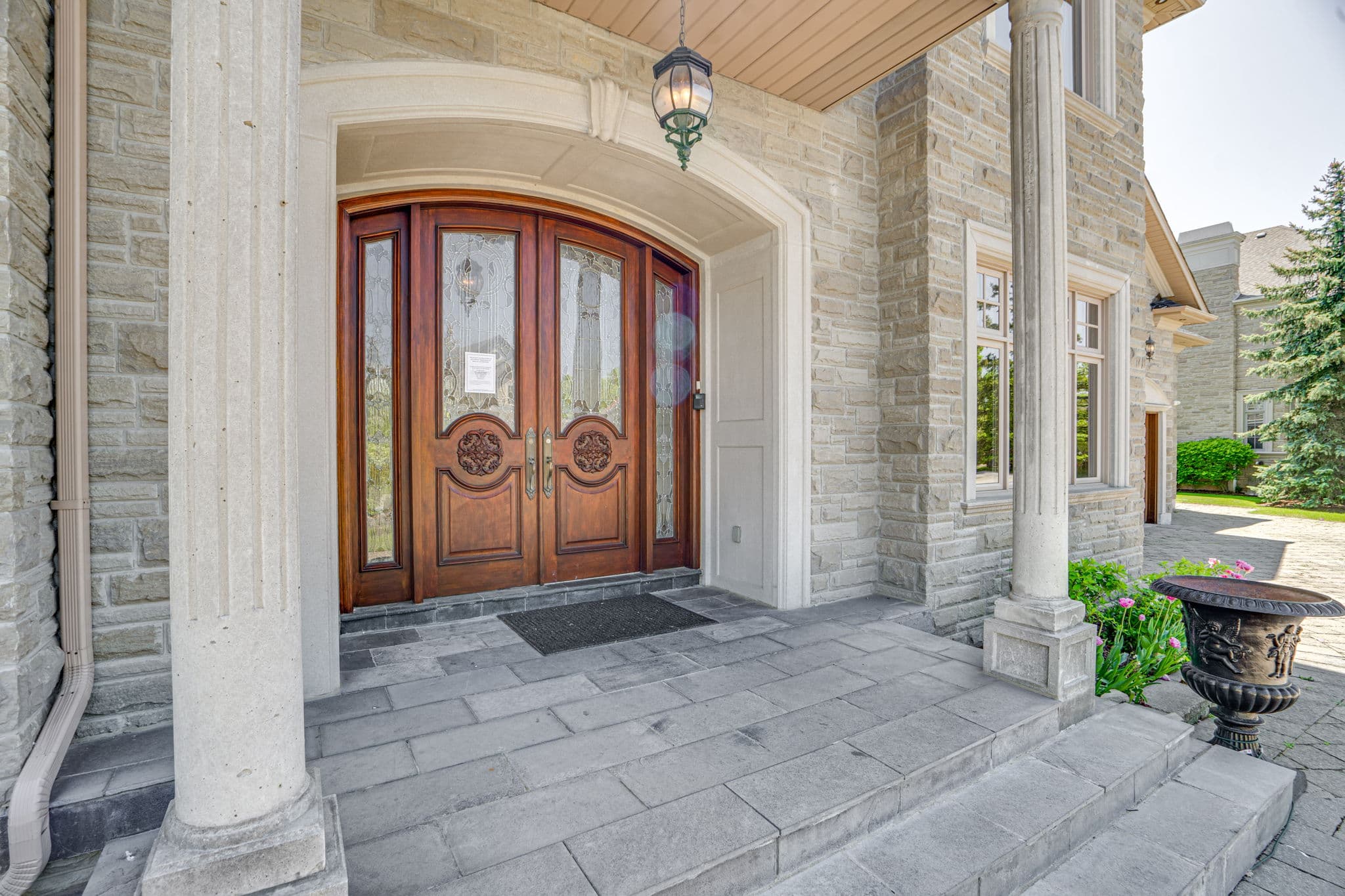 15 Muzich Pl Vaughan, ON L4L 9C5