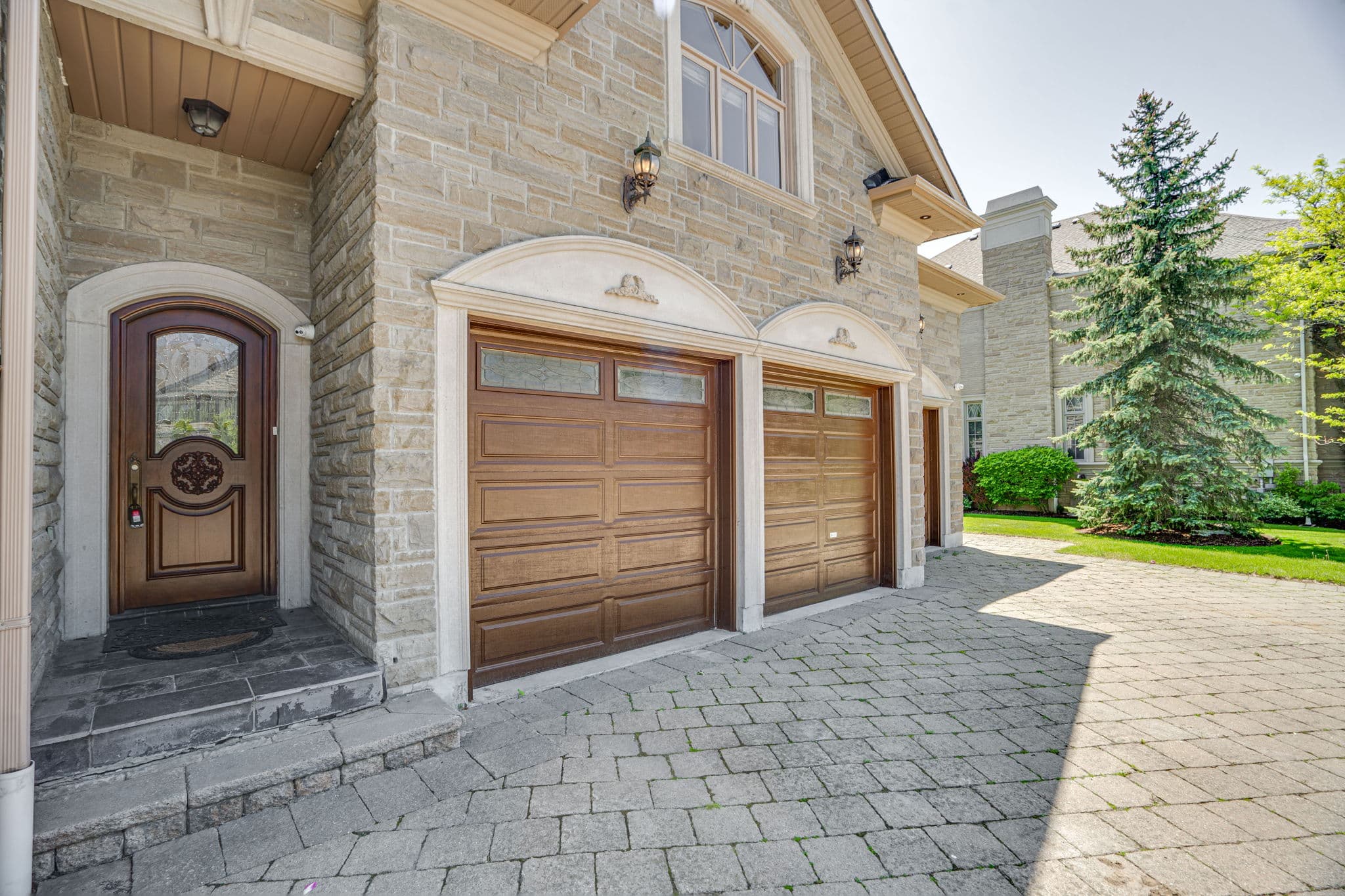 15 Muzich Pl Vaughan, ON L4L 9C5