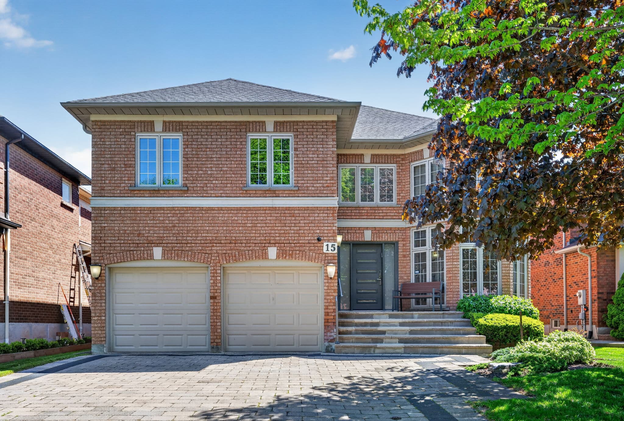 15 Palmerston Dr Vaughan, ON L4J 7V8