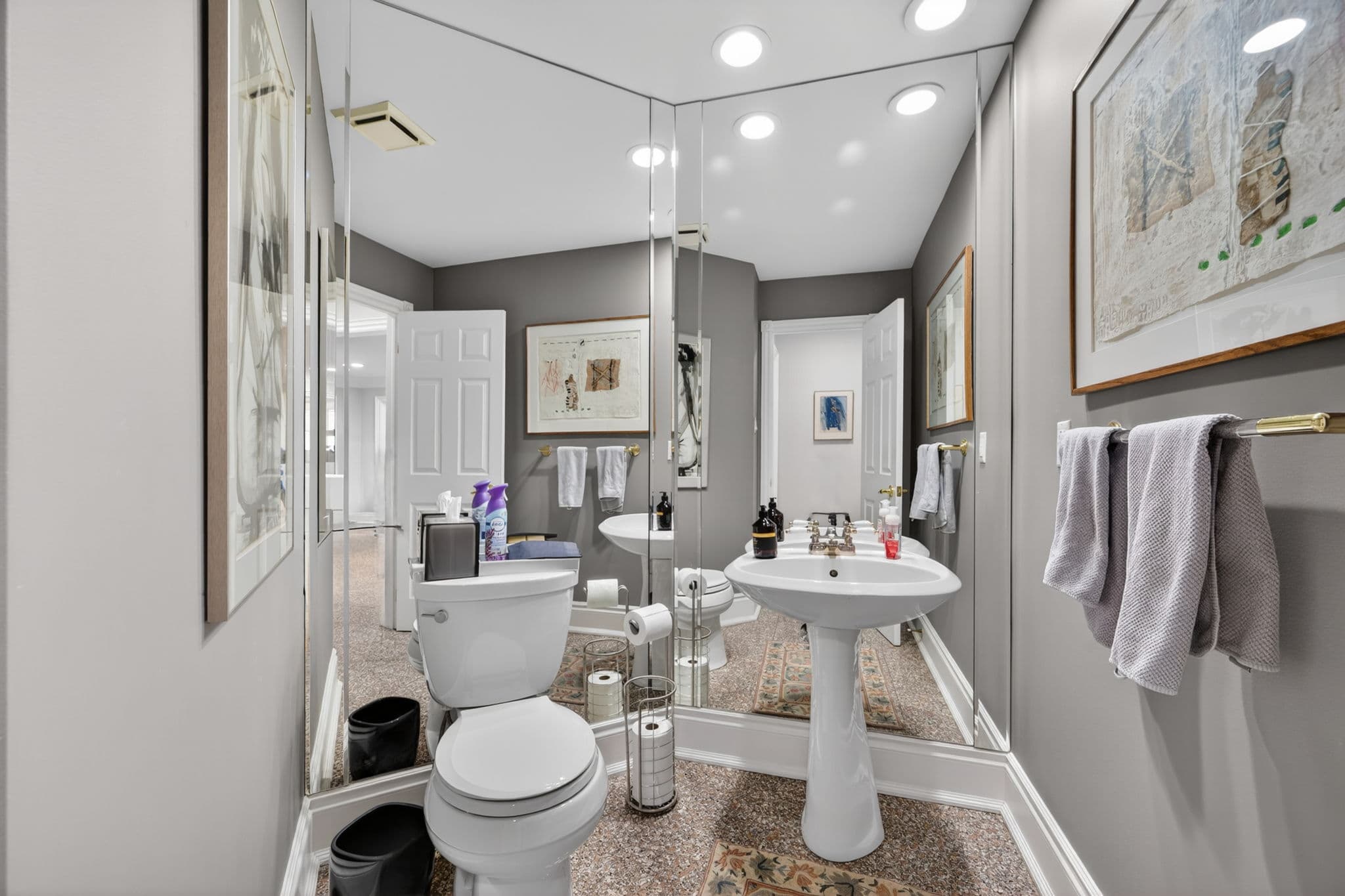 15 Palmerston Dr Vaughan, ON L4J 7V8