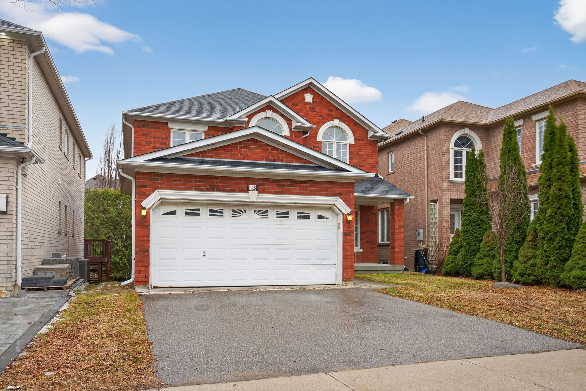 15 Toporowski Ave Richmond Hill, ON L4S 2G8