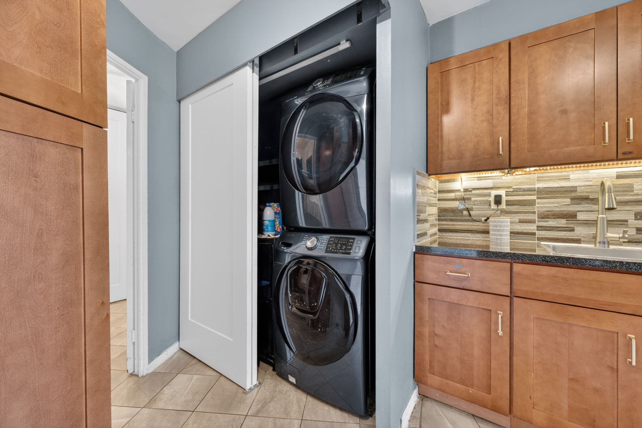 150 Neptune Dr Toronto, ON M6A 2Y9
