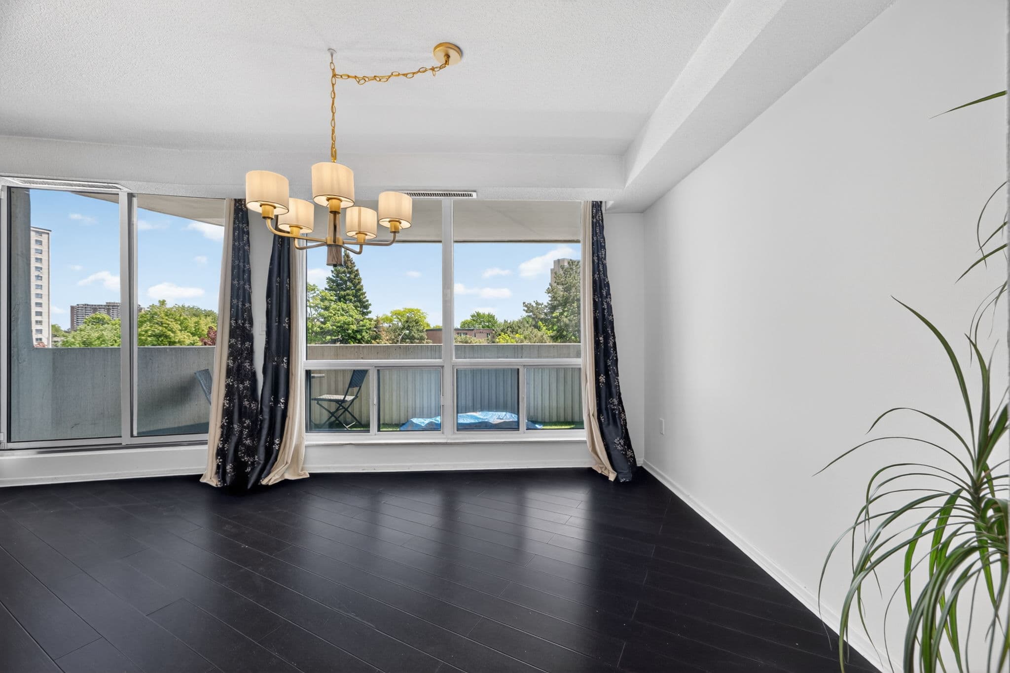 150 Neptune Dr Toronto, ON M6A 2Y9
