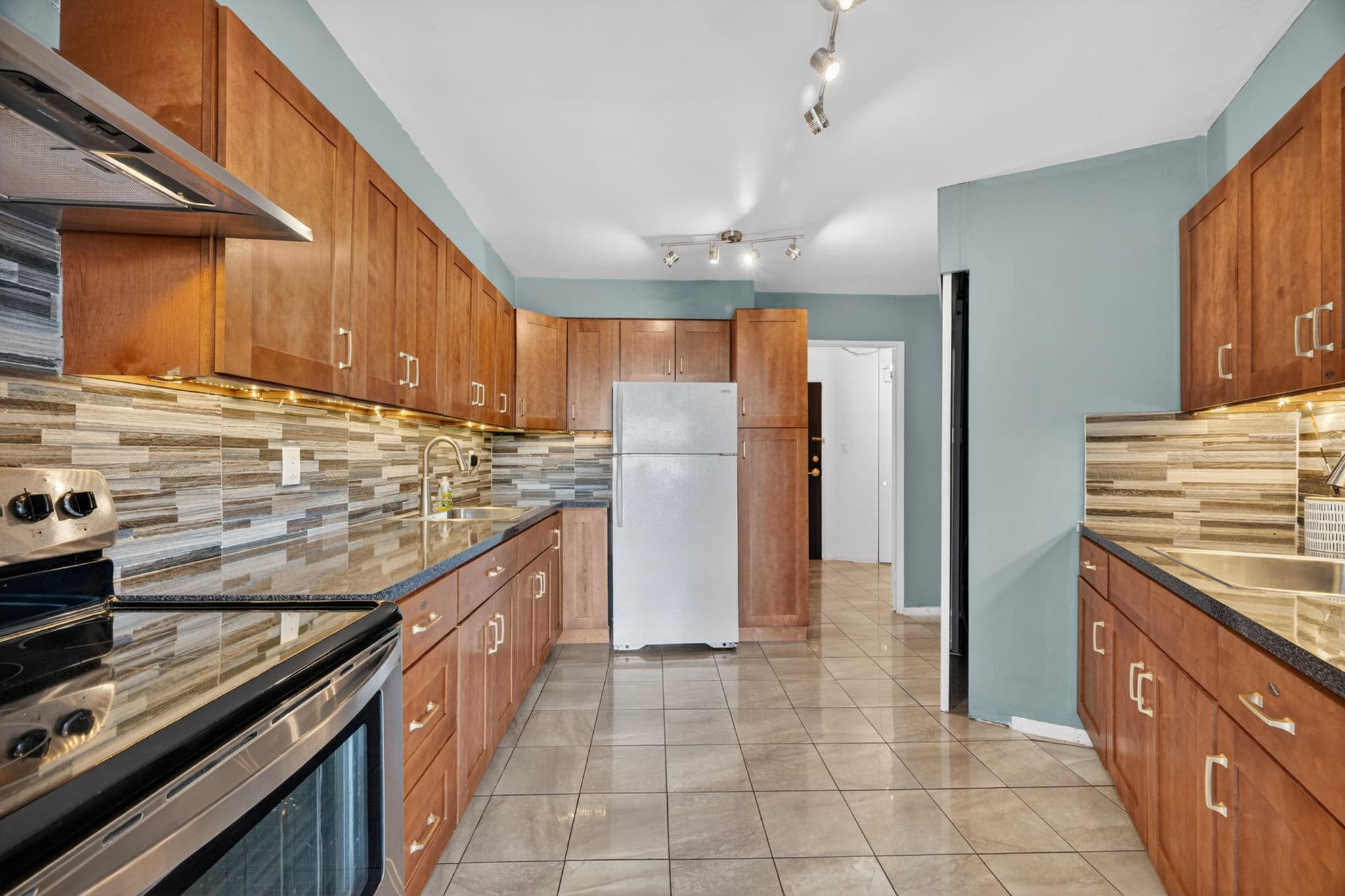 150 Neptune Dr Toronto, ON M6A 2Y9