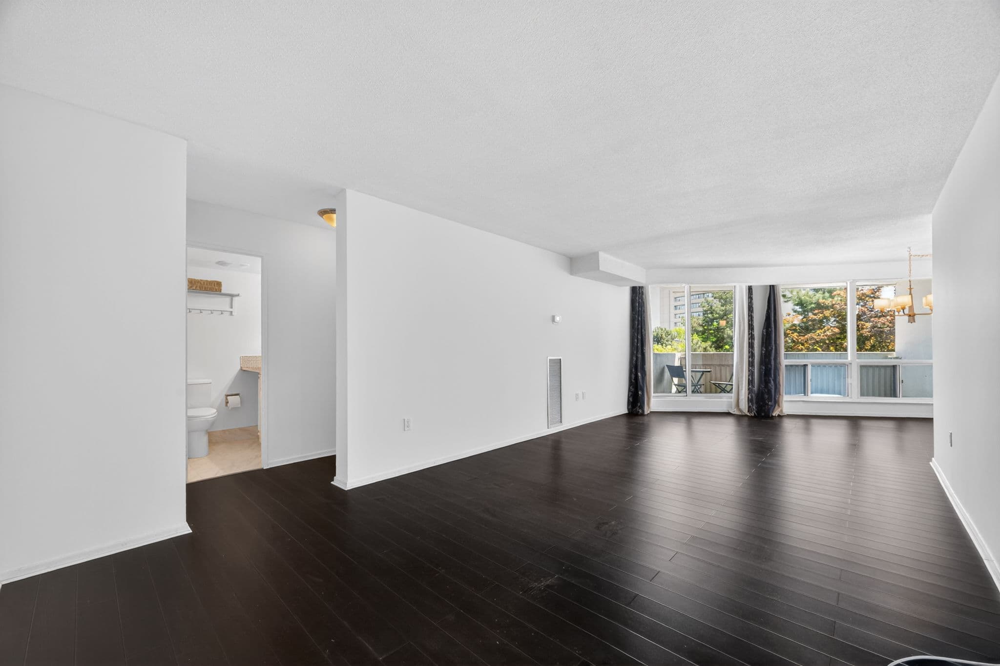 150 Neptune Dr Toronto, ON M6A 2Y9