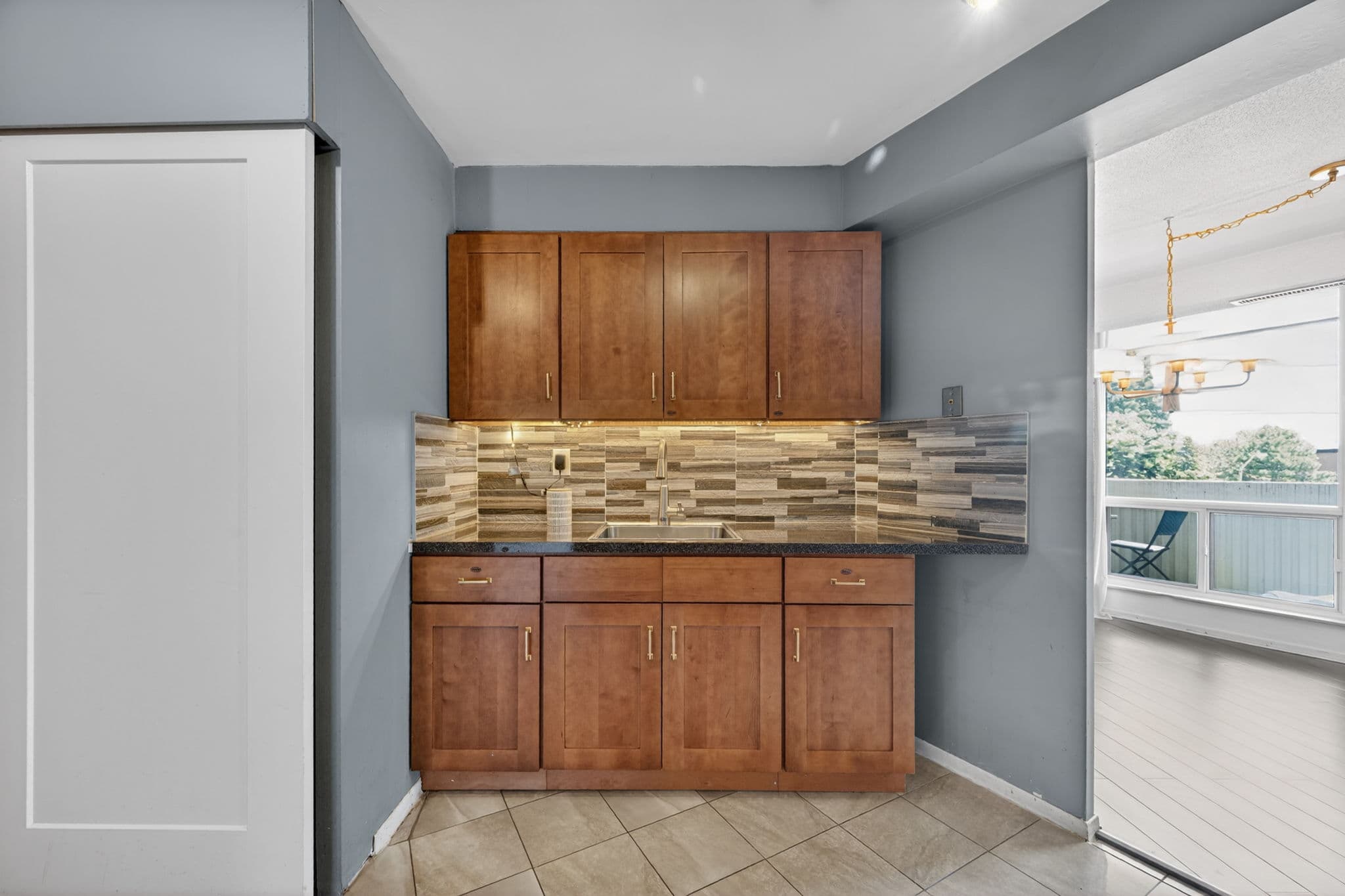 150 Neptune Dr Toronto, ON M6A 2Y9