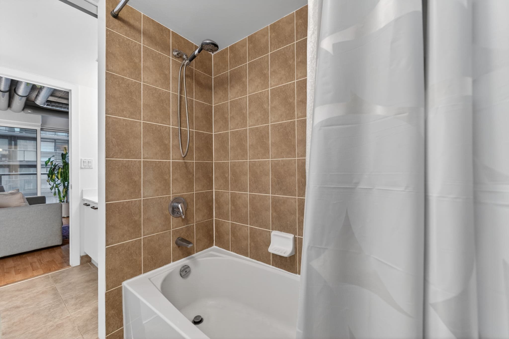 150 Sudbury St 1308 Toronto, ON M6J