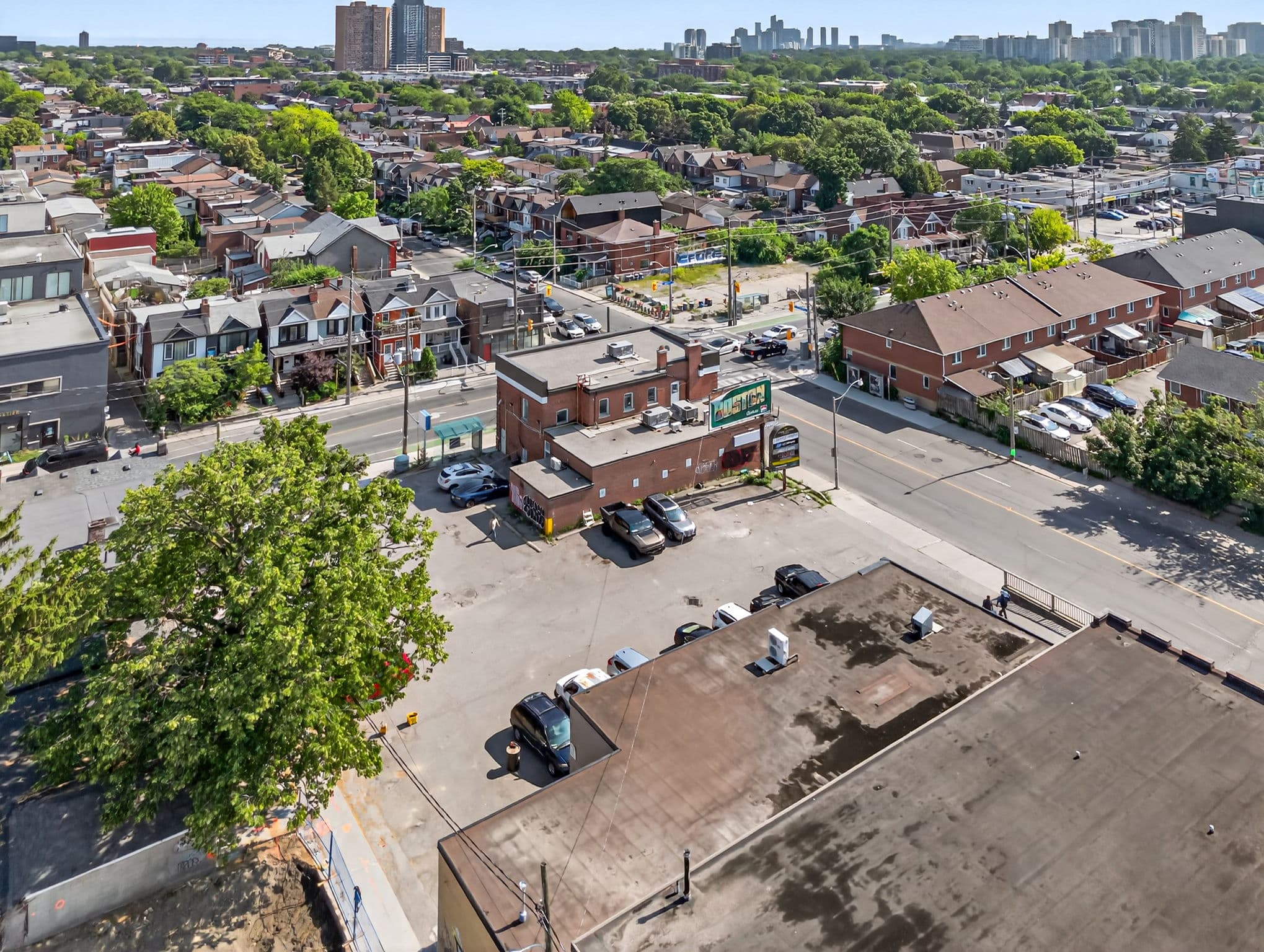 1520 Dupont St Toronto, ON M6P 4G7