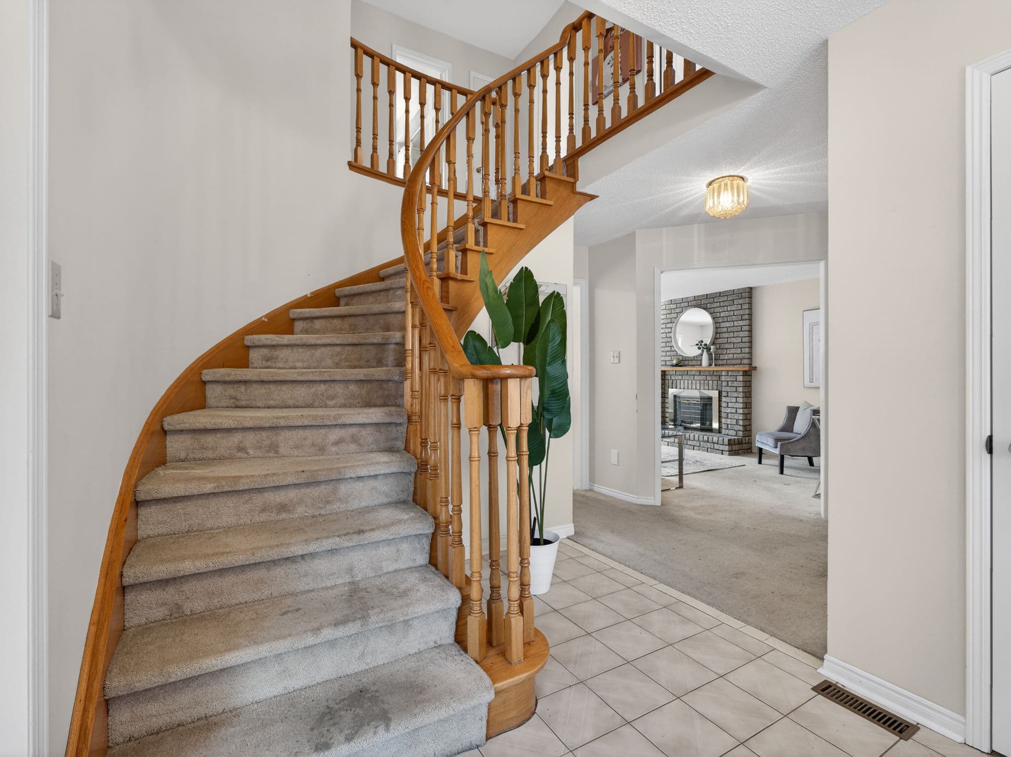 1523 Stoneybrook Trail Oakville, ON L6M 2P7