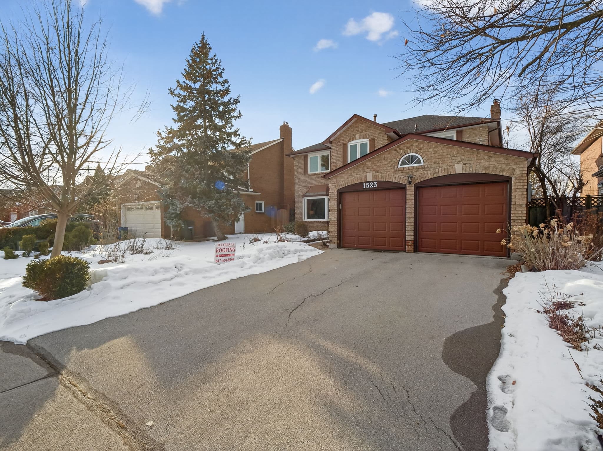 1523 Stoneybrook Trail Oakville, ON L6M 2P7