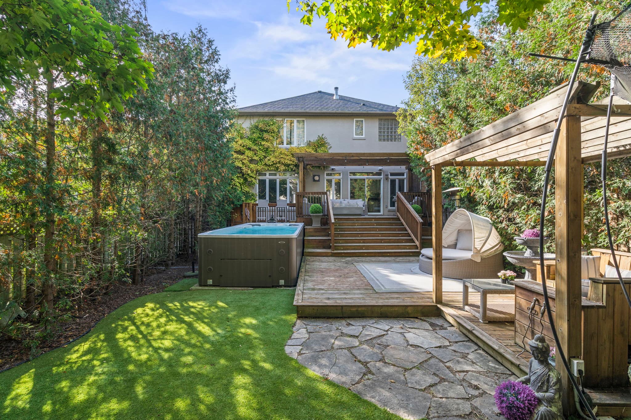 153 Ledbury St Toronto, ON M5M 4J2