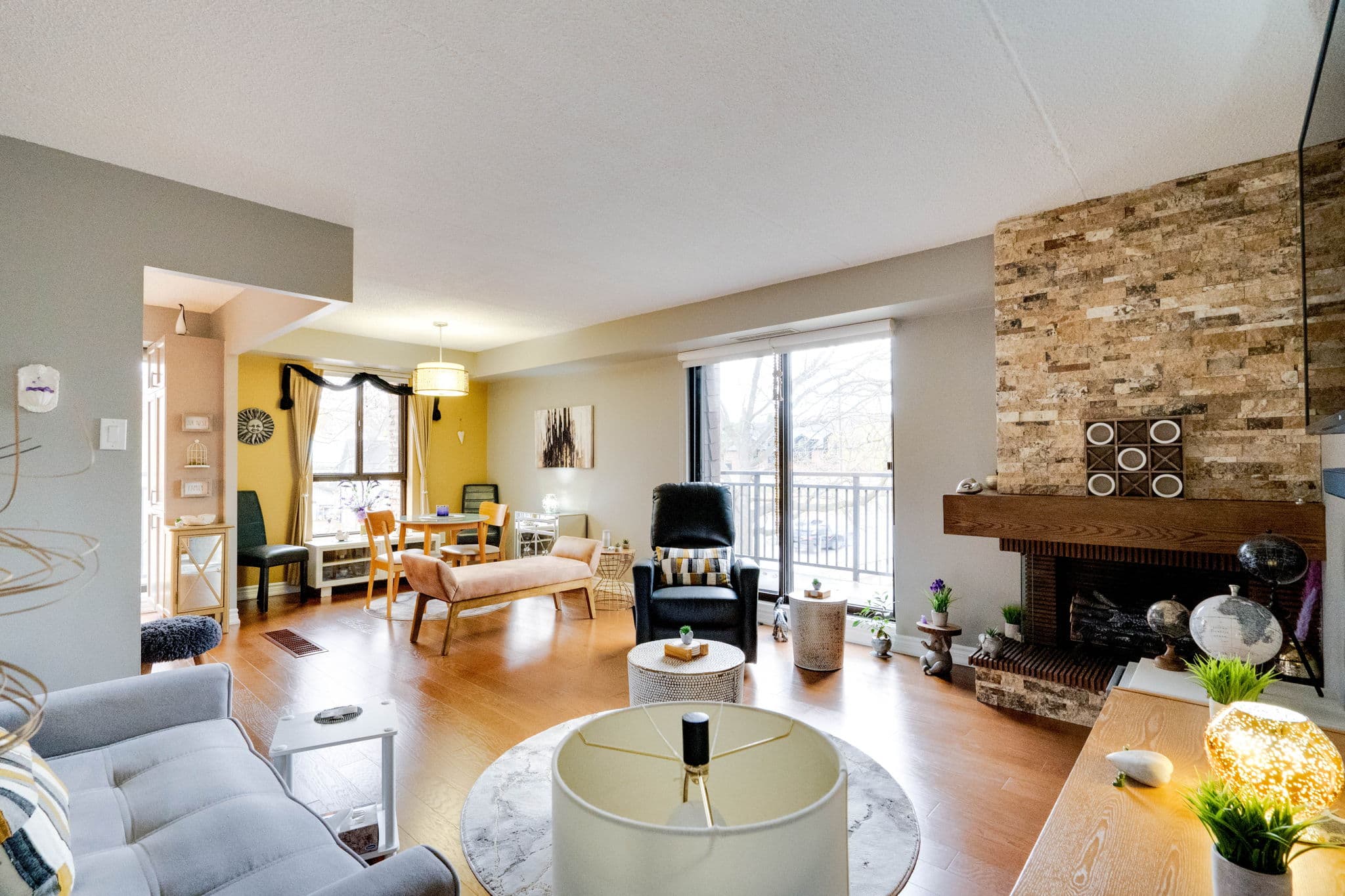 15390 Yonge St Unit 401 Aurora, ON L4G 1N8