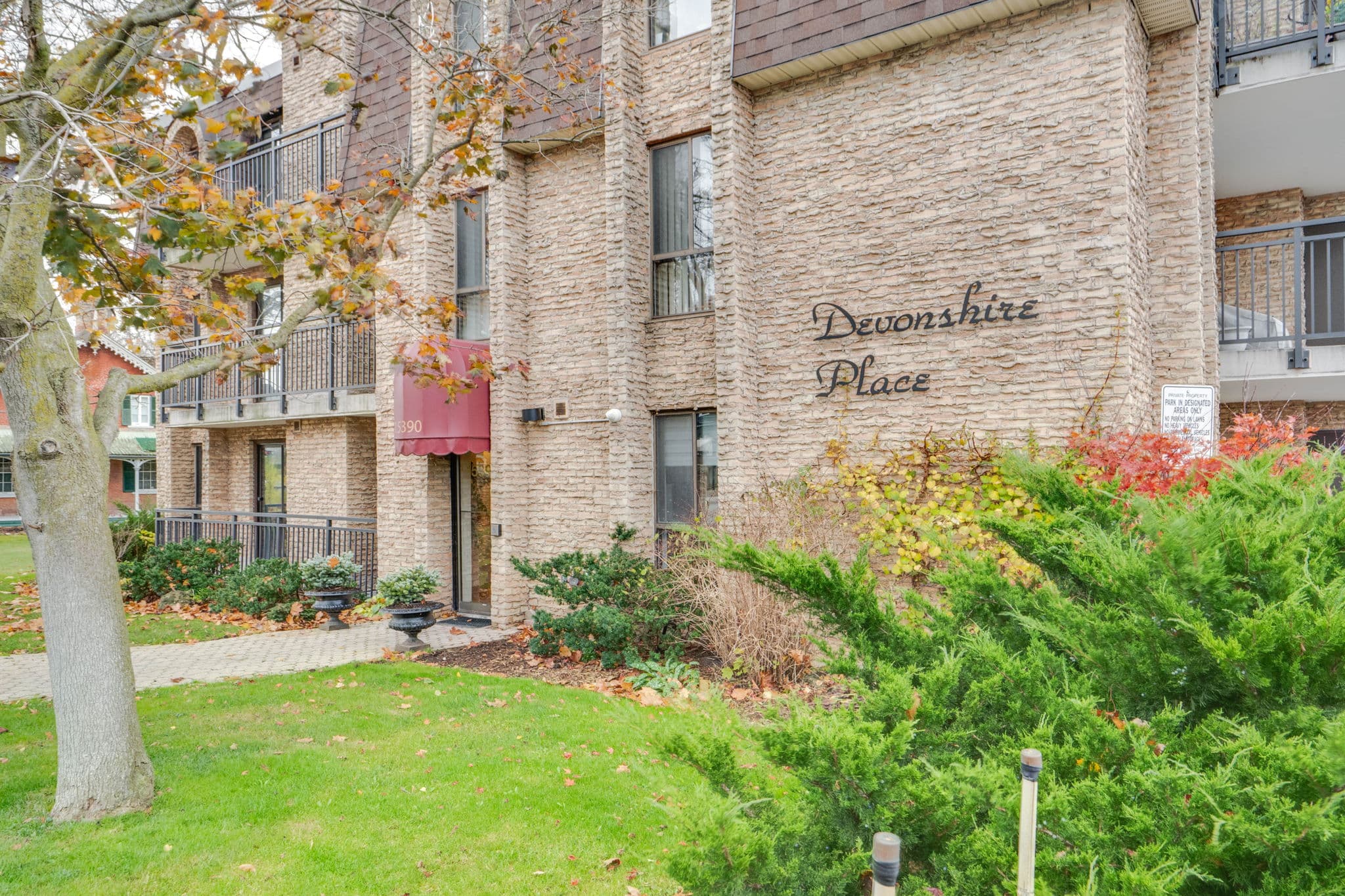 15390 Yonge St Unit 401 Aurora, ON L4G 1N8