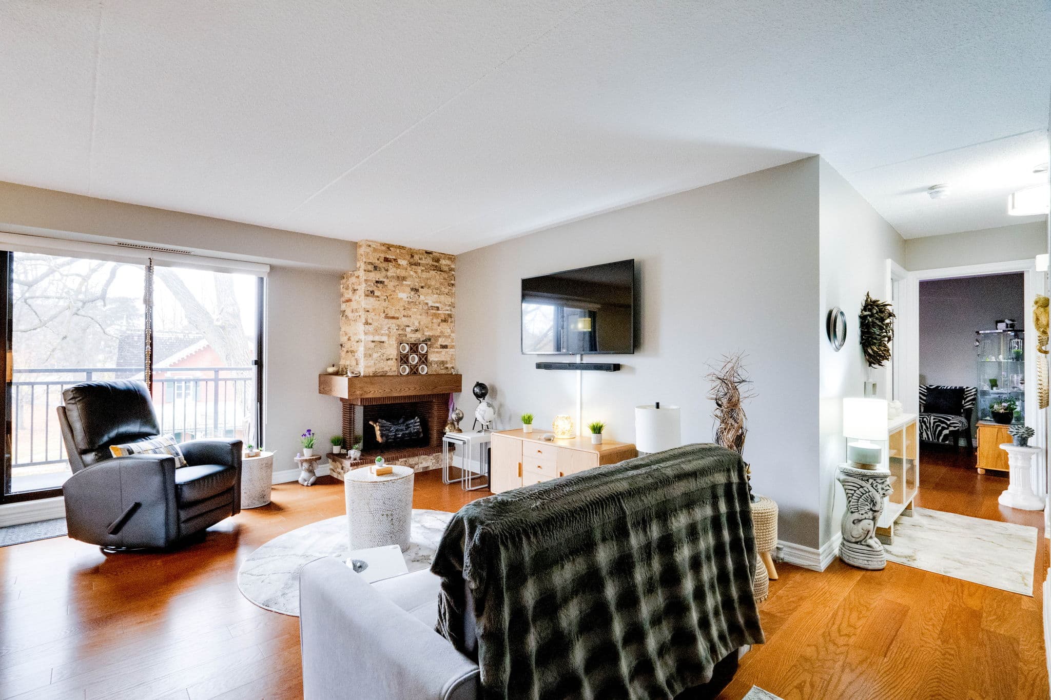 15390 Yonge St Unit 401 Aurora, ON L4G 1N8