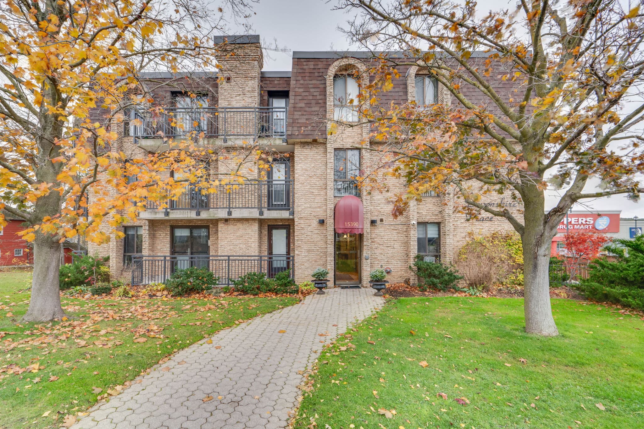 15390 Yonge St Unit 401 Aurora, ON L4G 1N8