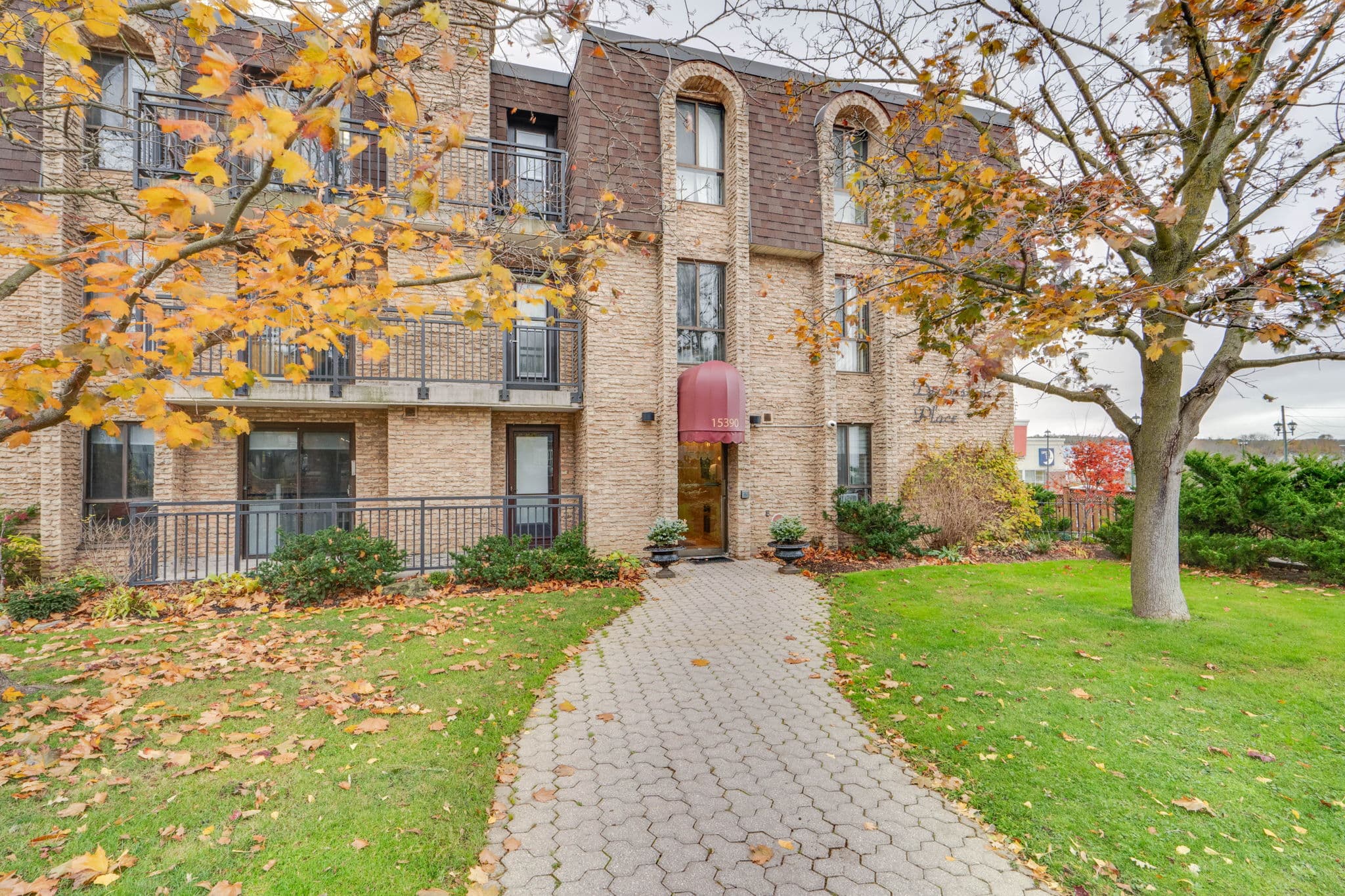 15390 Yonge St Unit 401 Aurora, ON L4G 1N8