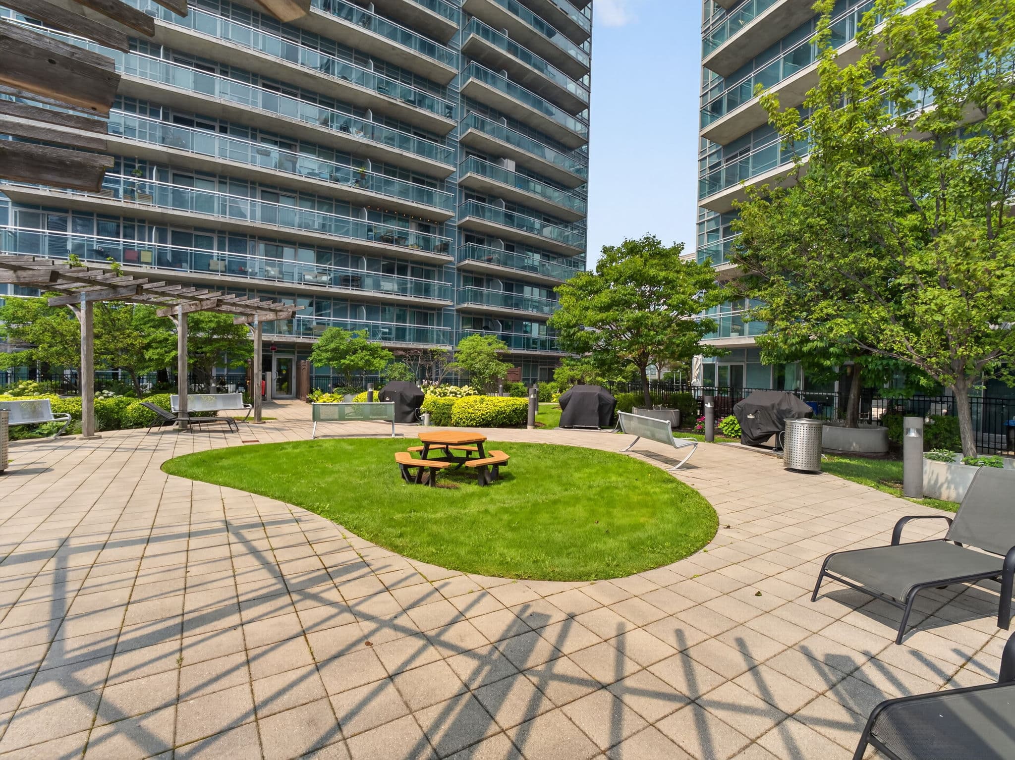 155 Legion Rd N unit 1103 Toronto, ON M8Y 0C7