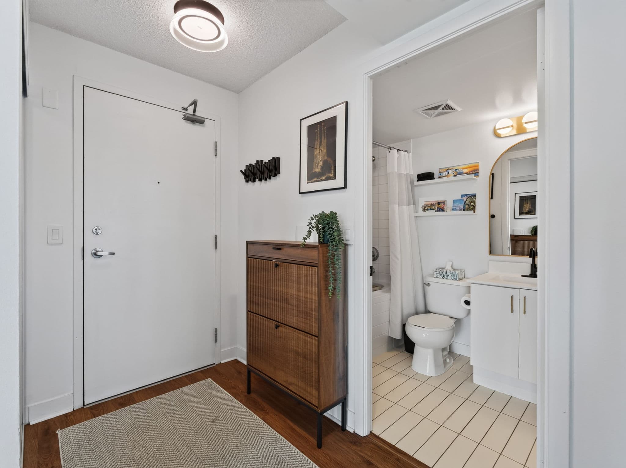 155 Legion Rd N unit 1103 Toronto, ON M8Y 0C7
