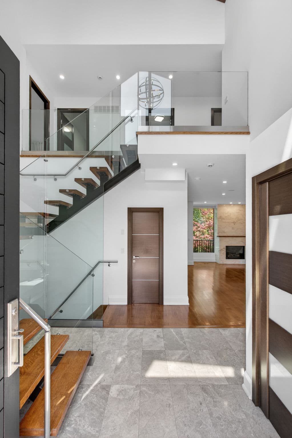 16 Chipping Rd Toronto, M3B 1L1