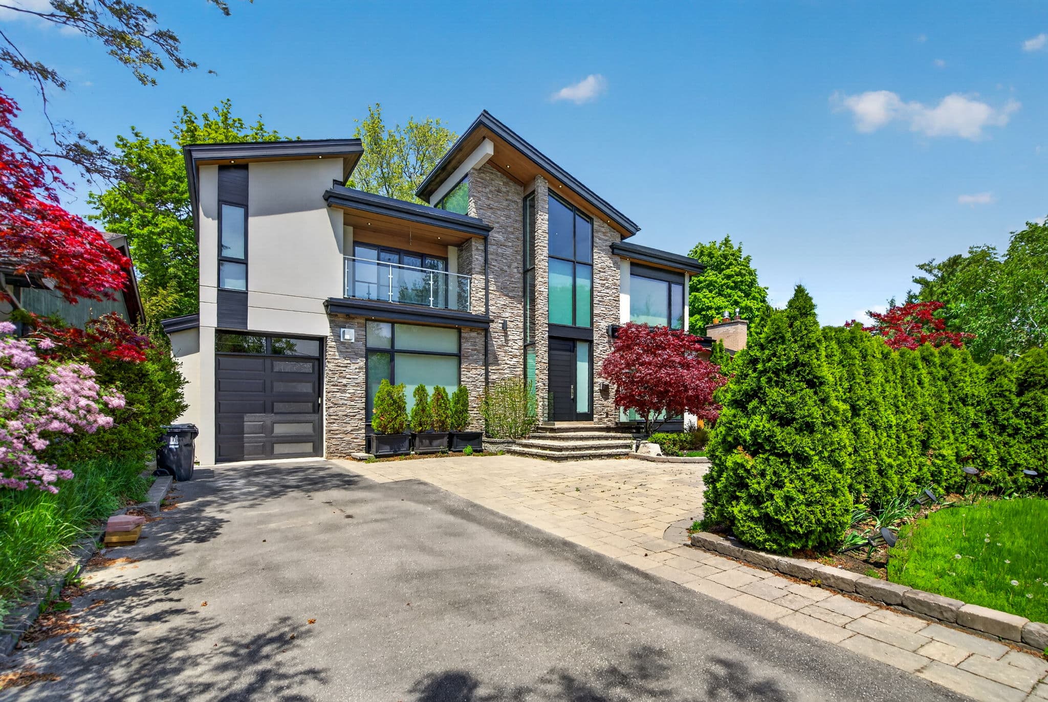 16 Chipping Rd Toronto, M3B 1L1