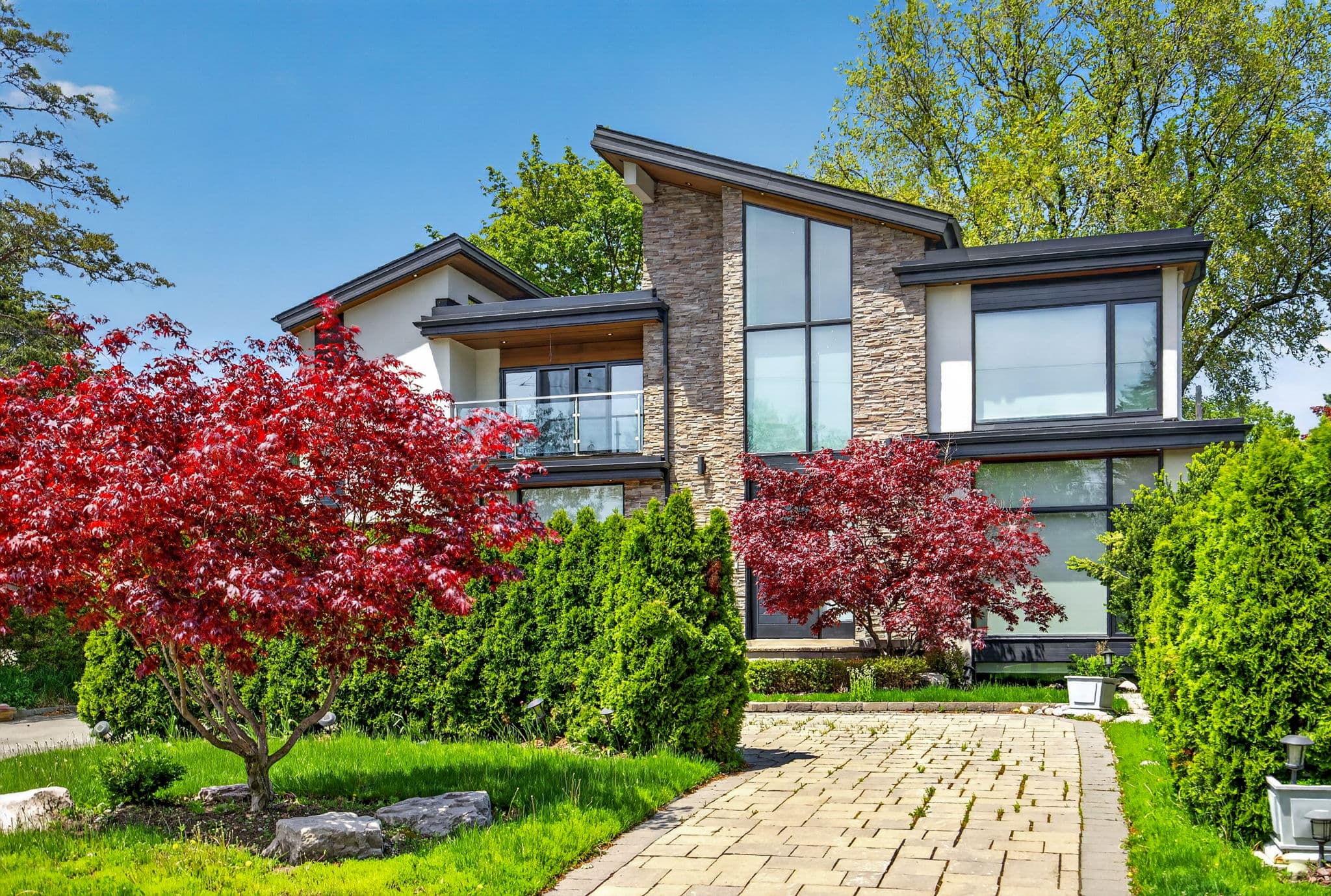 16 Chipping Rd Toronto, M3B 1L1