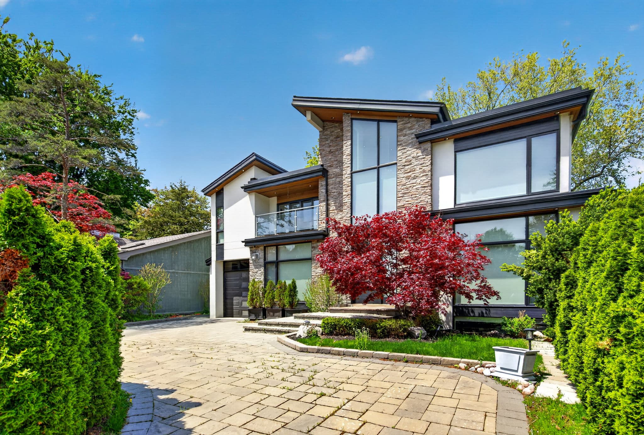 16 Chipping Rd Toronto, M3B 1L1