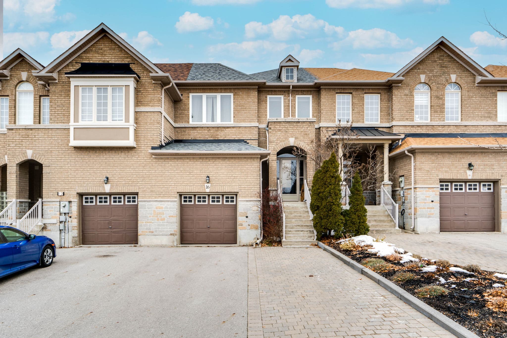16 Gauguin Ave Vaughan, ON L4J 9J7
