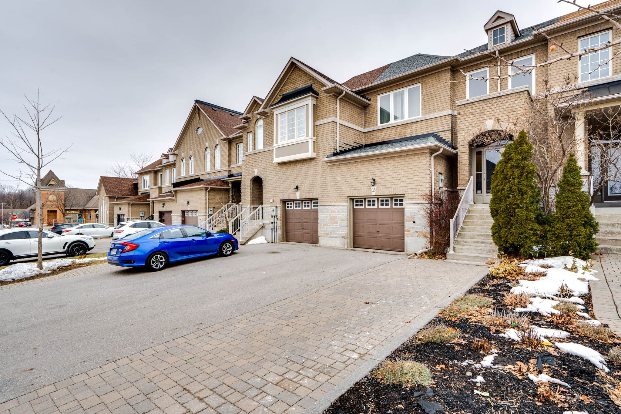 16 Gauguin Ave Vaughan, ON L4J 9J7