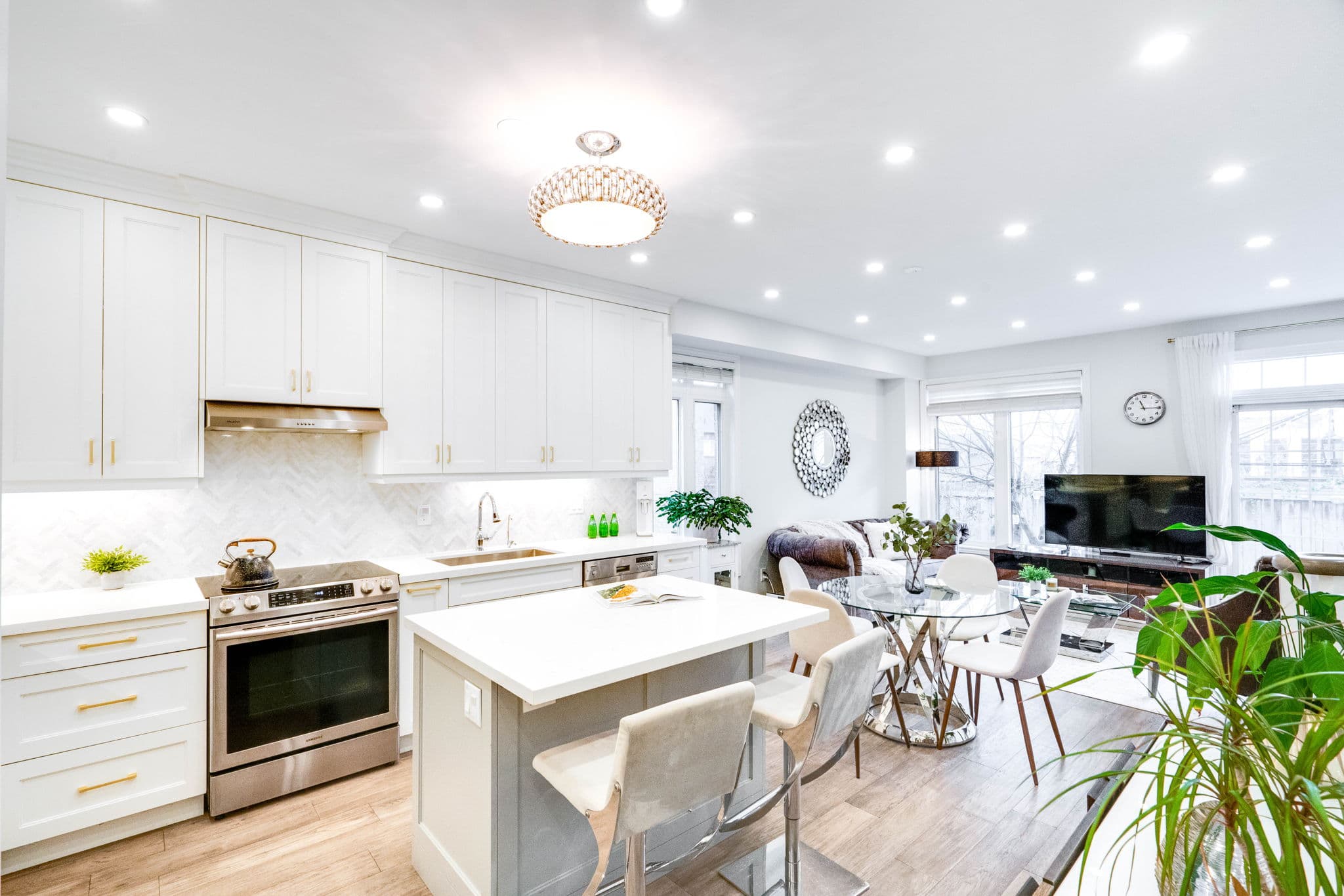 16 Gauguin Ave Vaughan, ON L4J 9J7