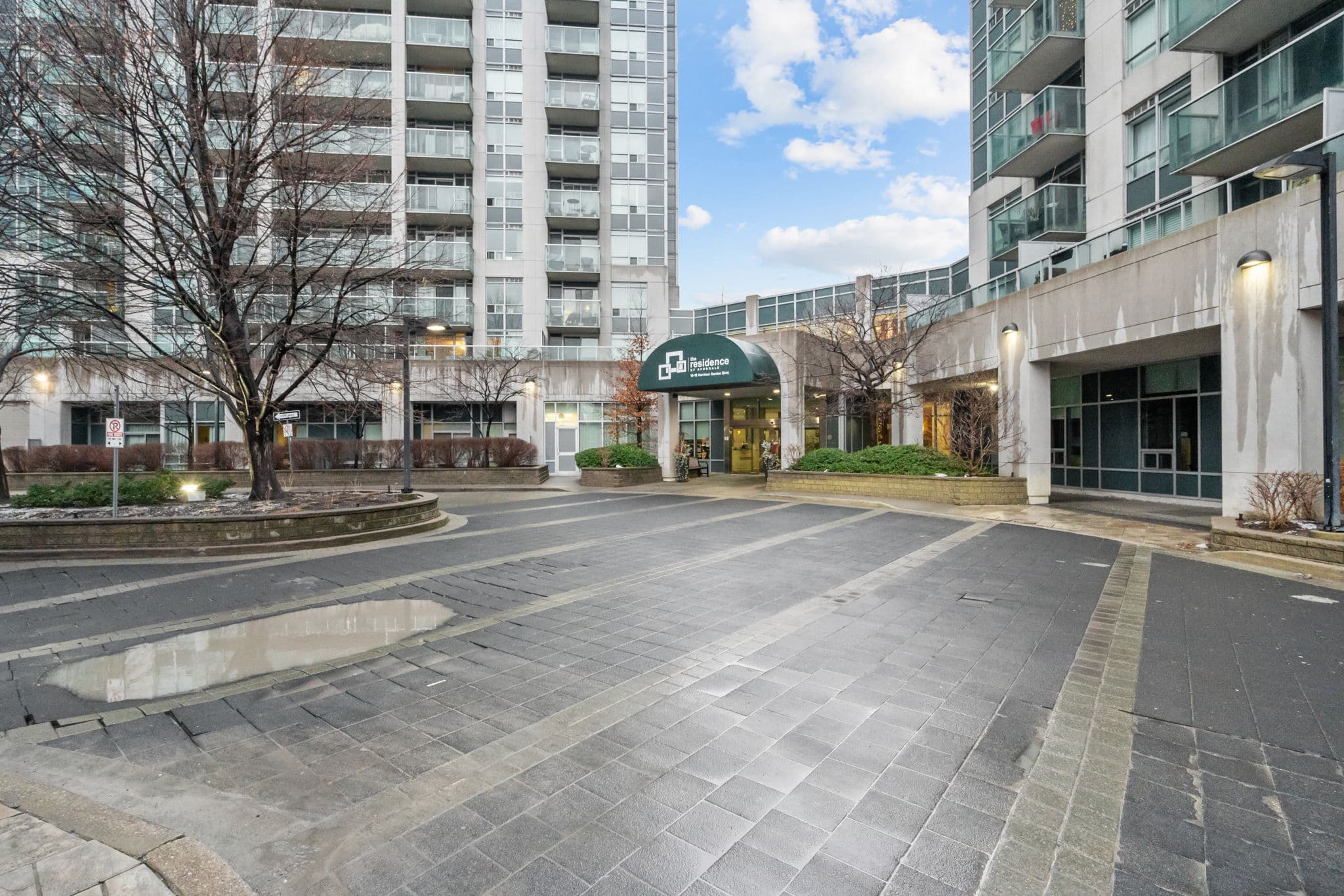 16 Harrison Garden Blvd 212 Toronto, ON M2N 7J6