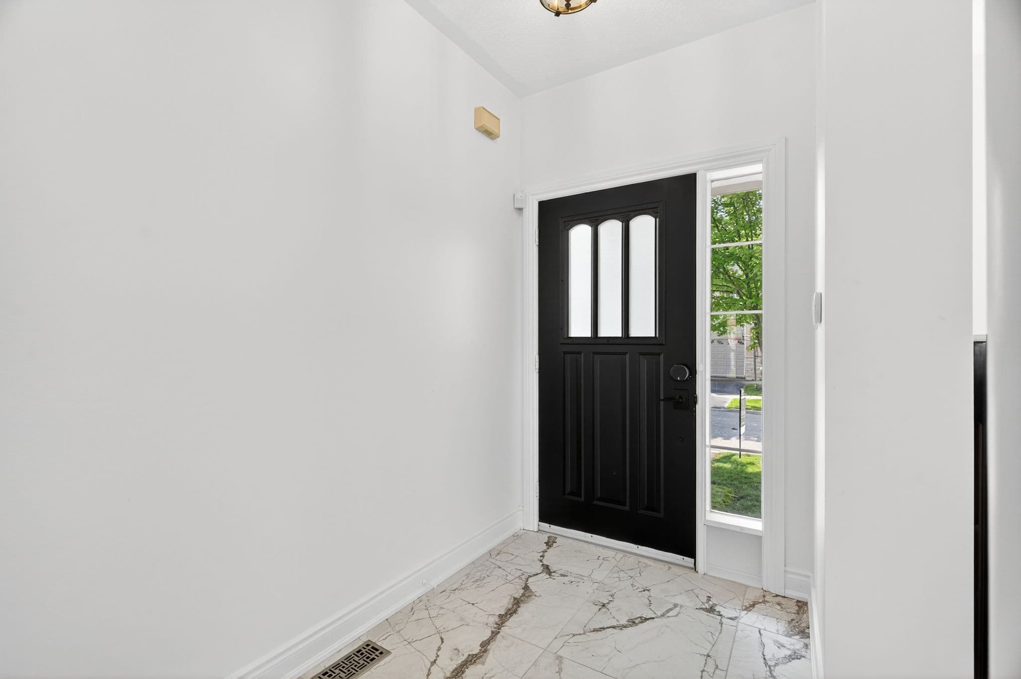 16 Moraine Ridge Dr Richmond Hill, ON L4E 4S8