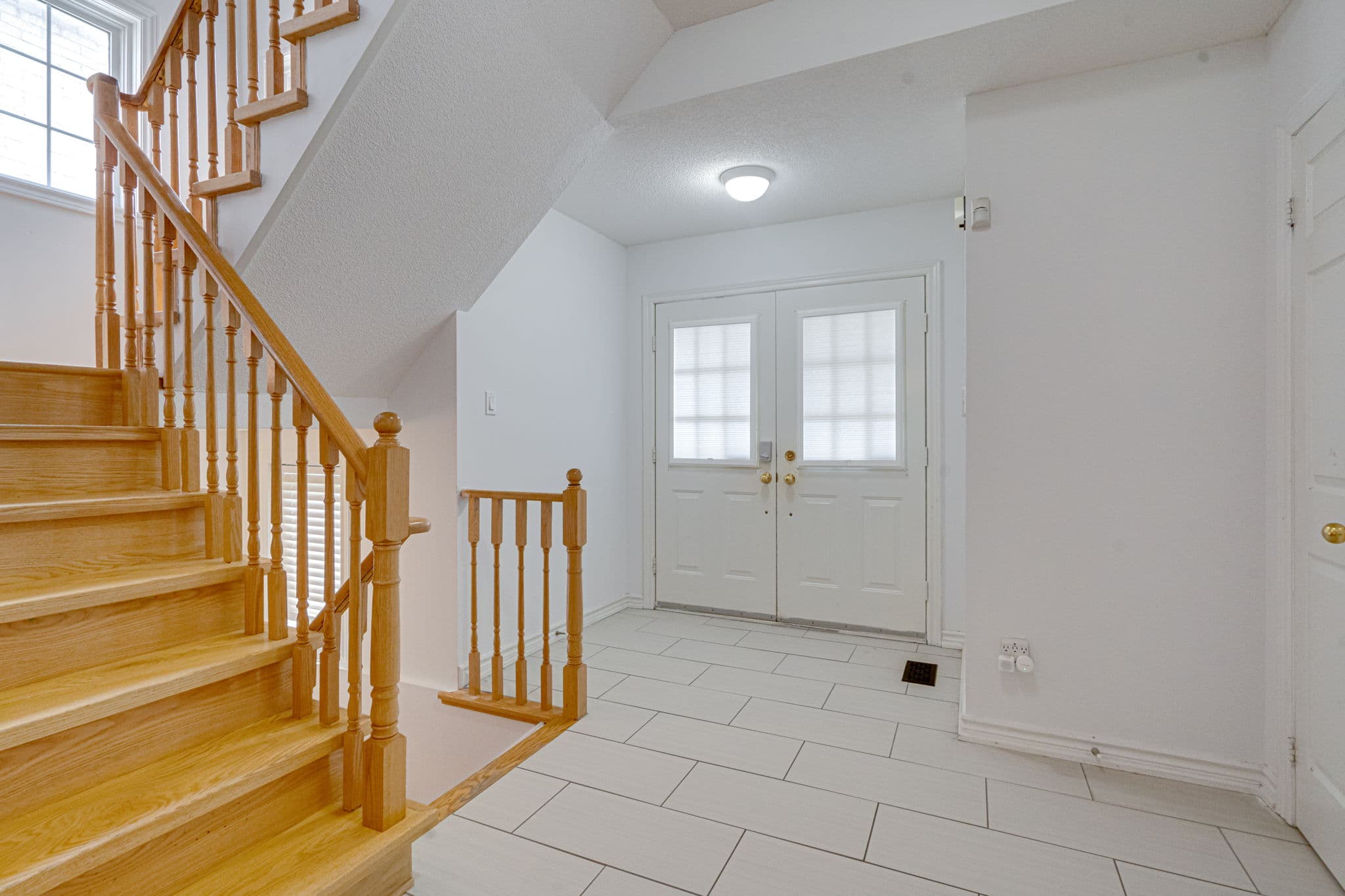16 Rawlings Ave Richmond Hill, ON L4S 1B4