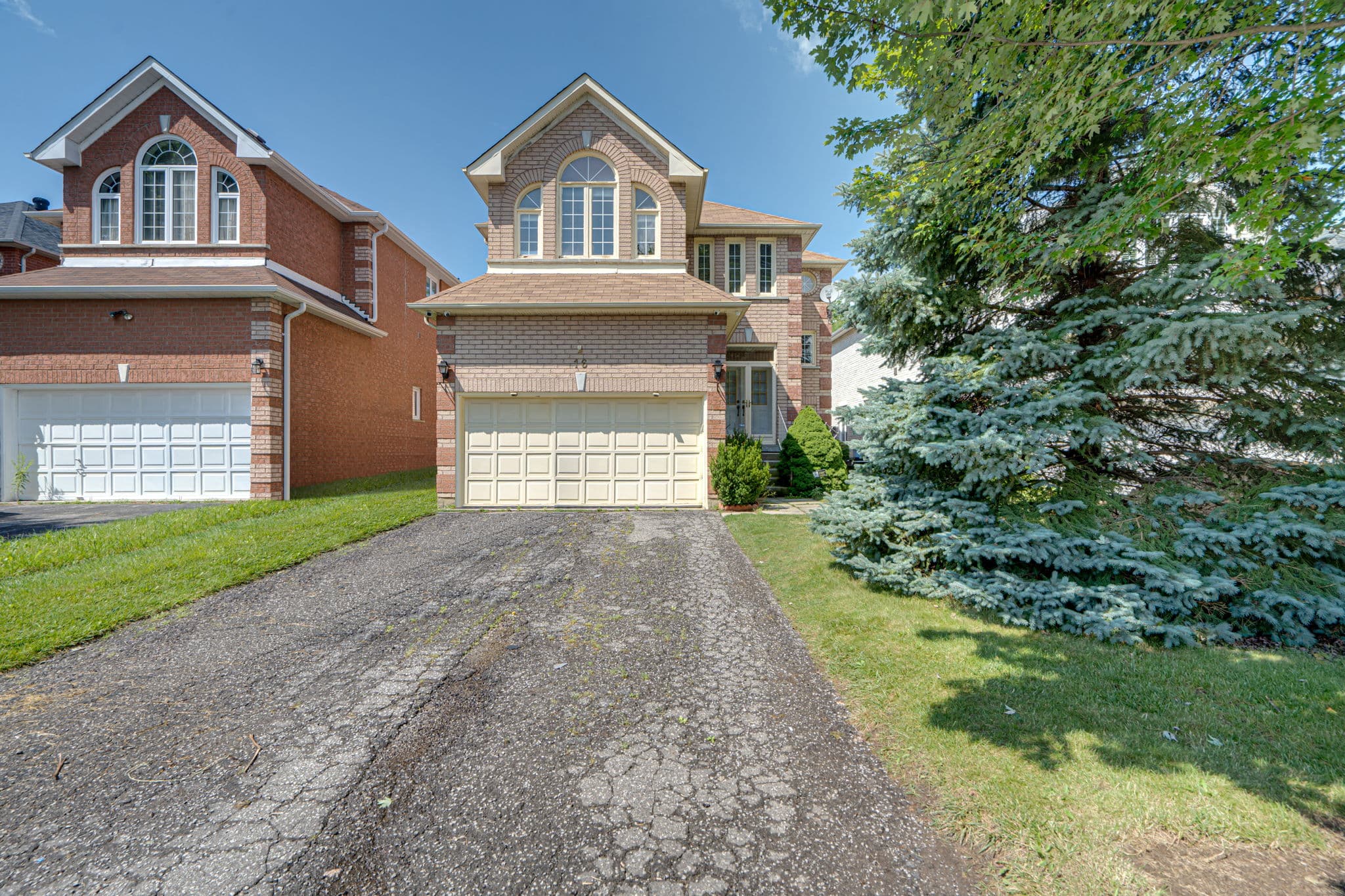 16 Rawlings Ave Richmond Hill, ON L4S 1B4