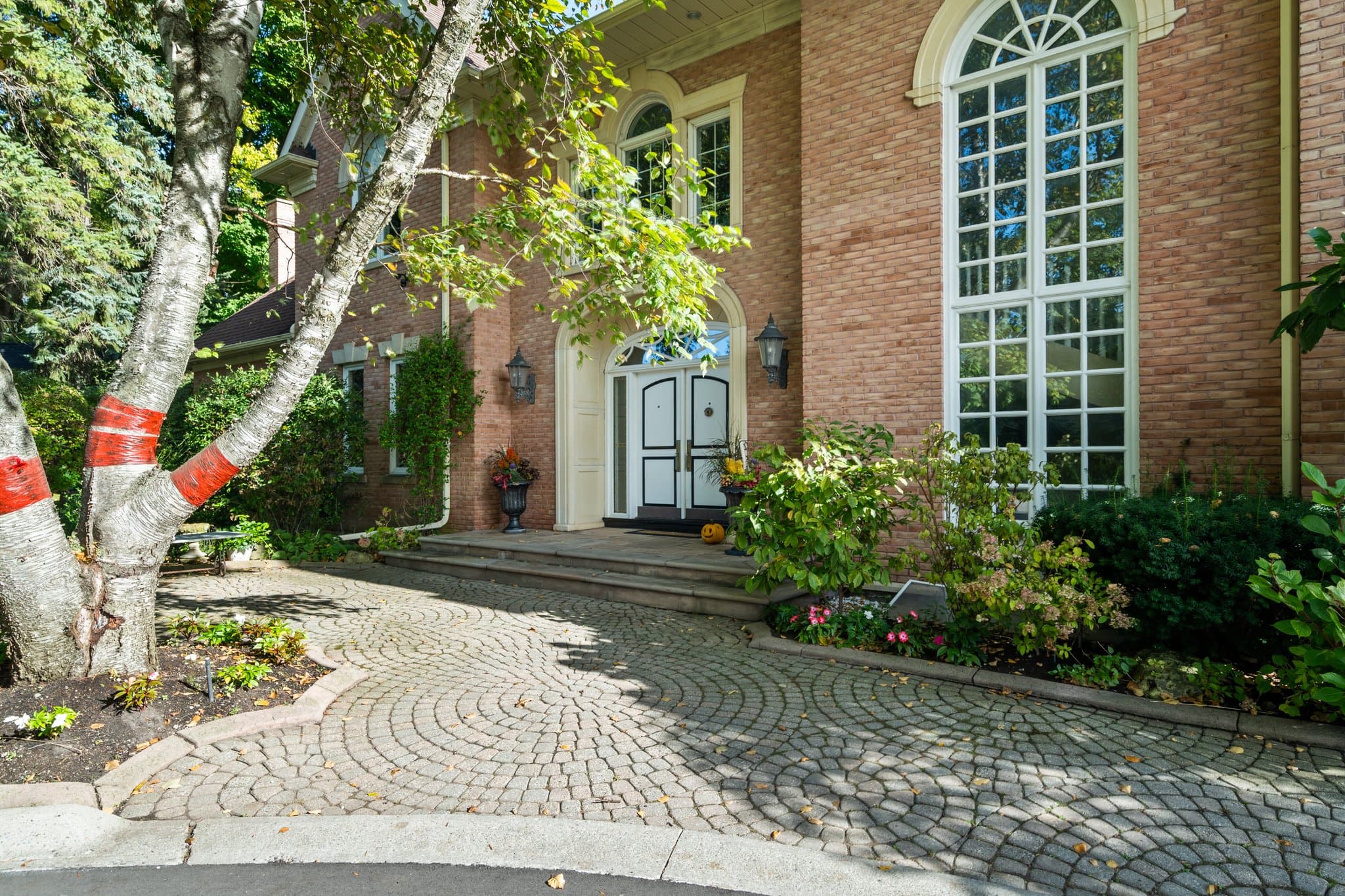 16 Seinecliffe Rd Markham, ON L3T 1K4
