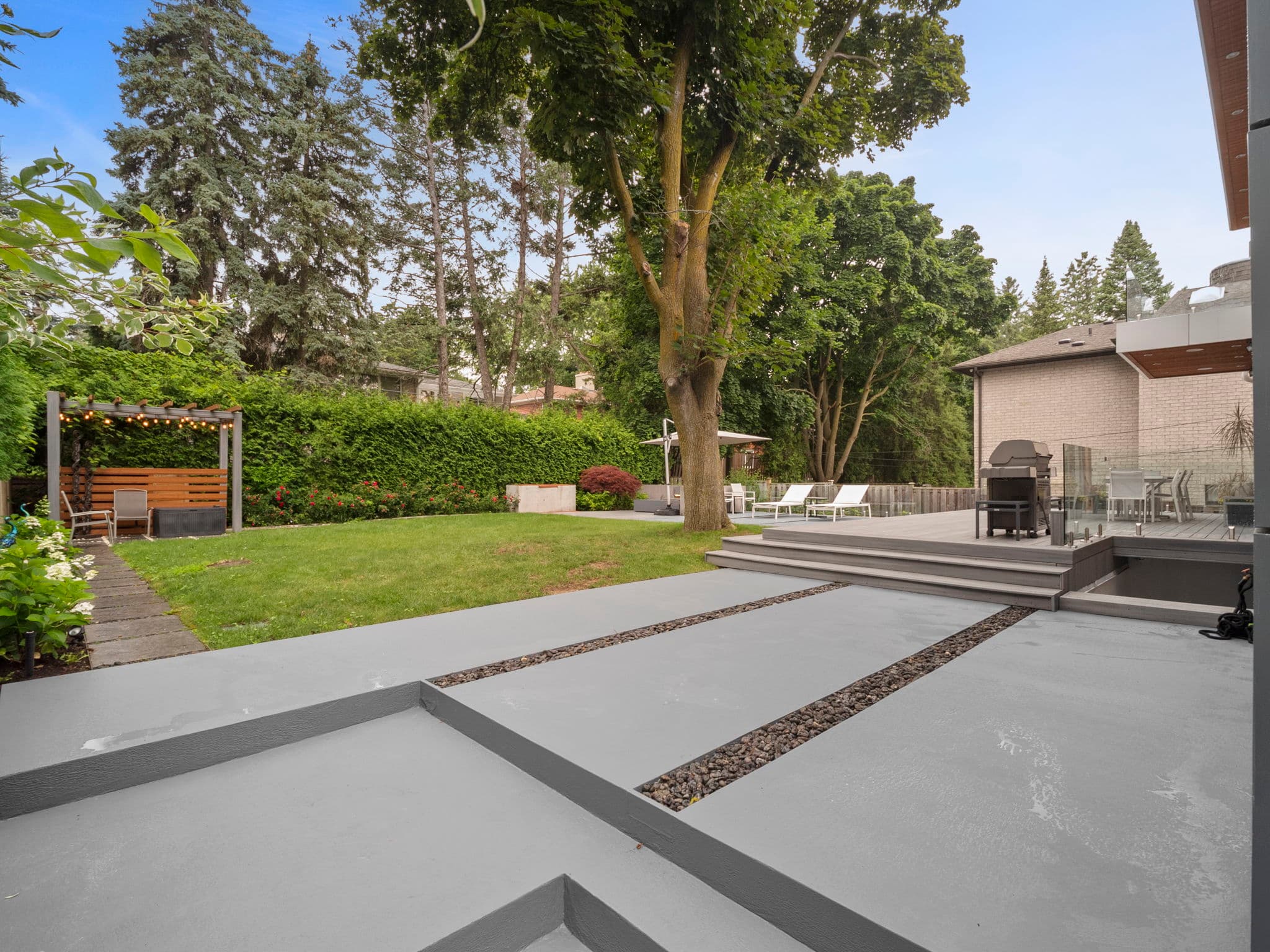 16 Viamede Crescent Toronto, ON M2K 2A8