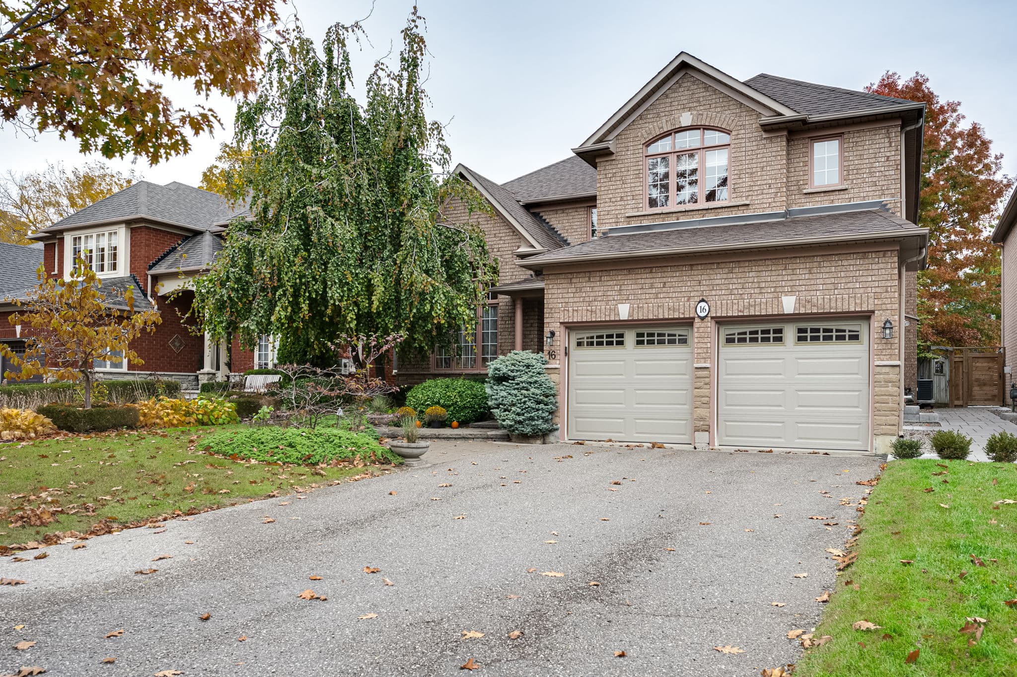 16 Winterport Ct Richmond Hill, ON L4C 9V6